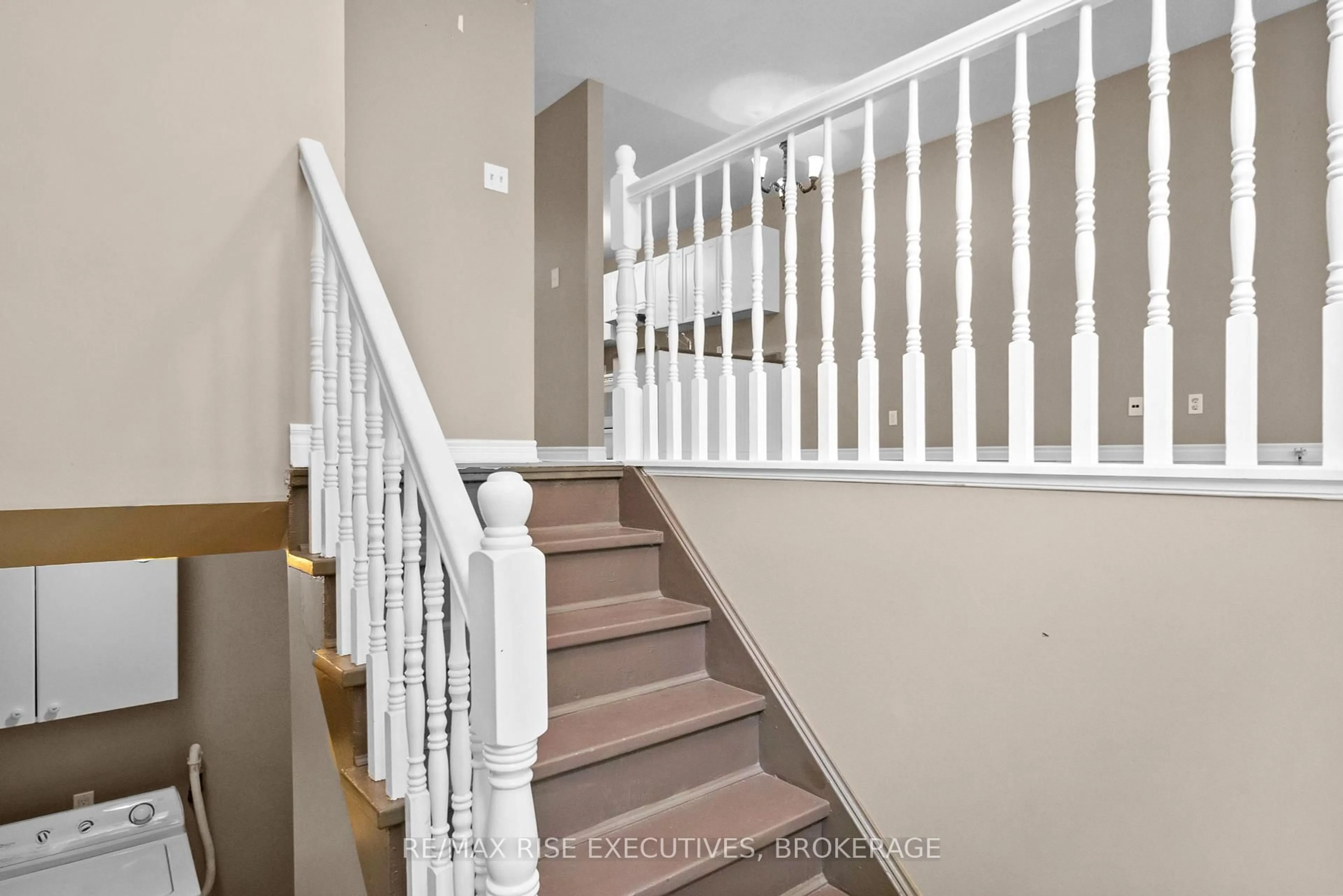 Stairs for 484 Grandtrunk Ave, Kingston Ontario K7M 8W8