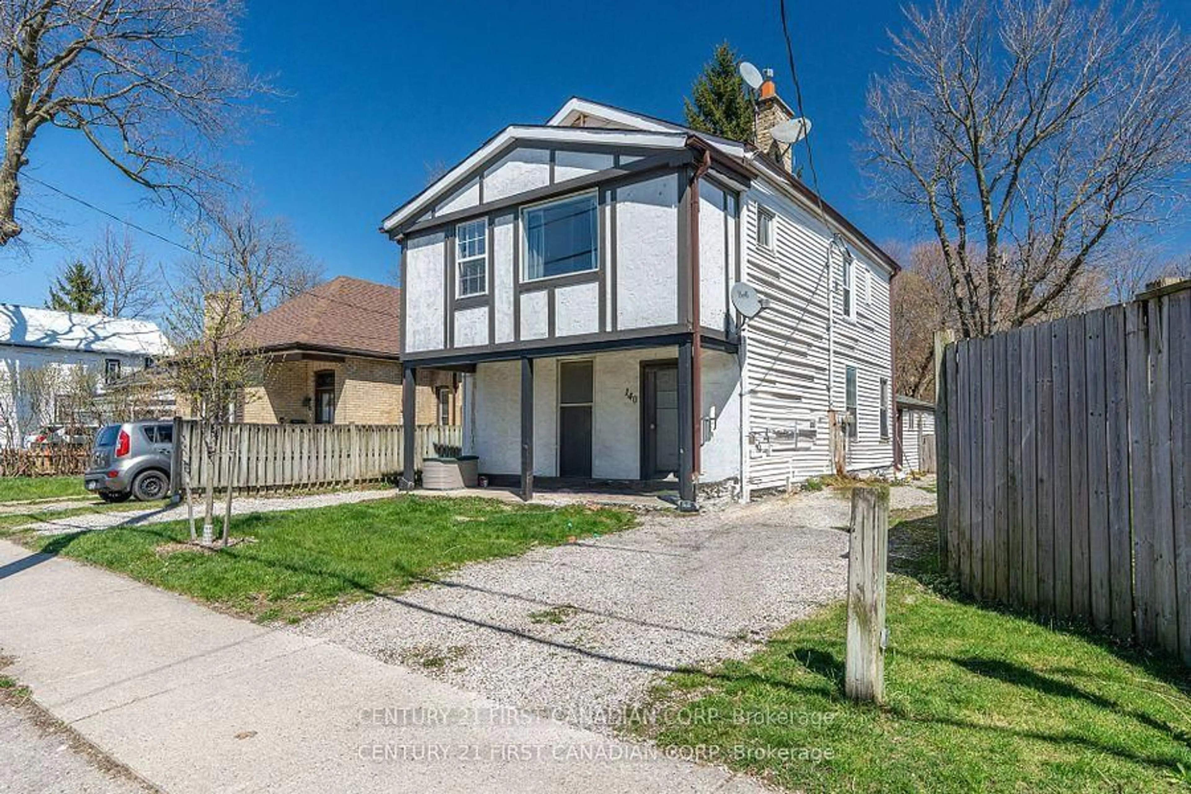 A pic from outside/outdoor area/front of a property/back of a property/a pic from drone, street for 140 Rectory St, London East Ontario N5Z 2A3