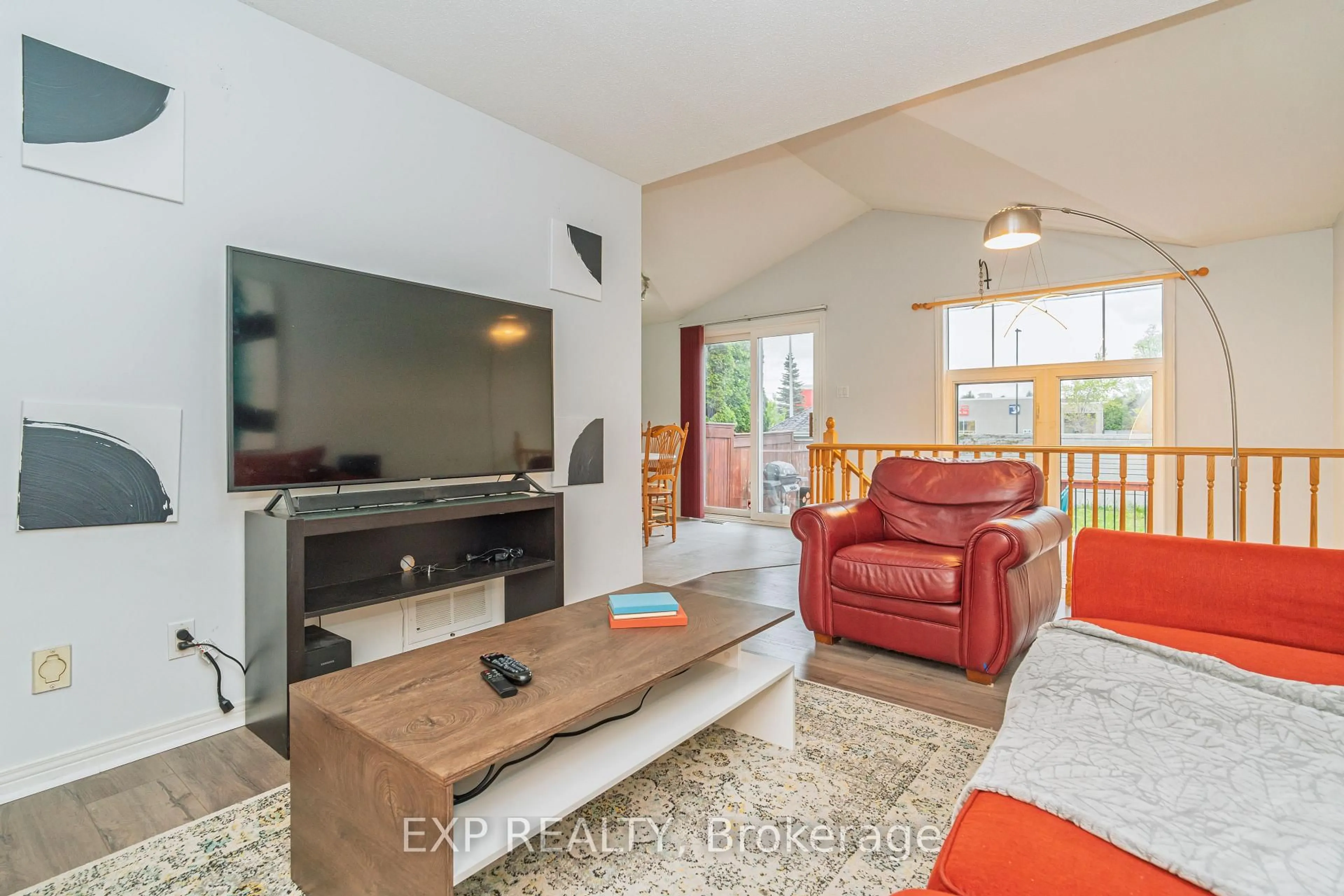 Living room with furniture, unknown for 939 MARKWICK Cres, Ottawa Ontario K4A 4J1
