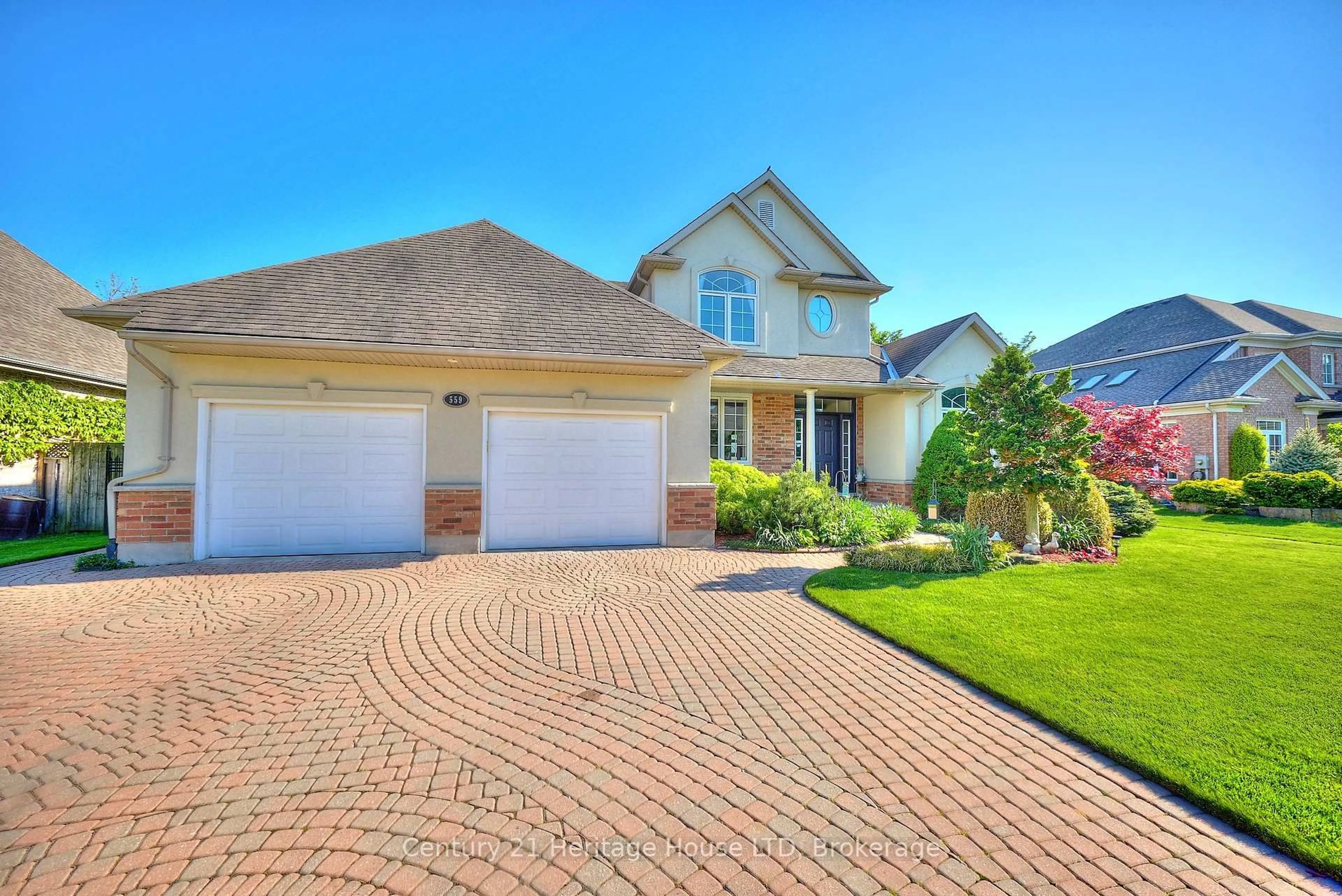 Home with brick exterior material, street for 559 Kensington Crt, Fort Erie Ontario L2A 6R8