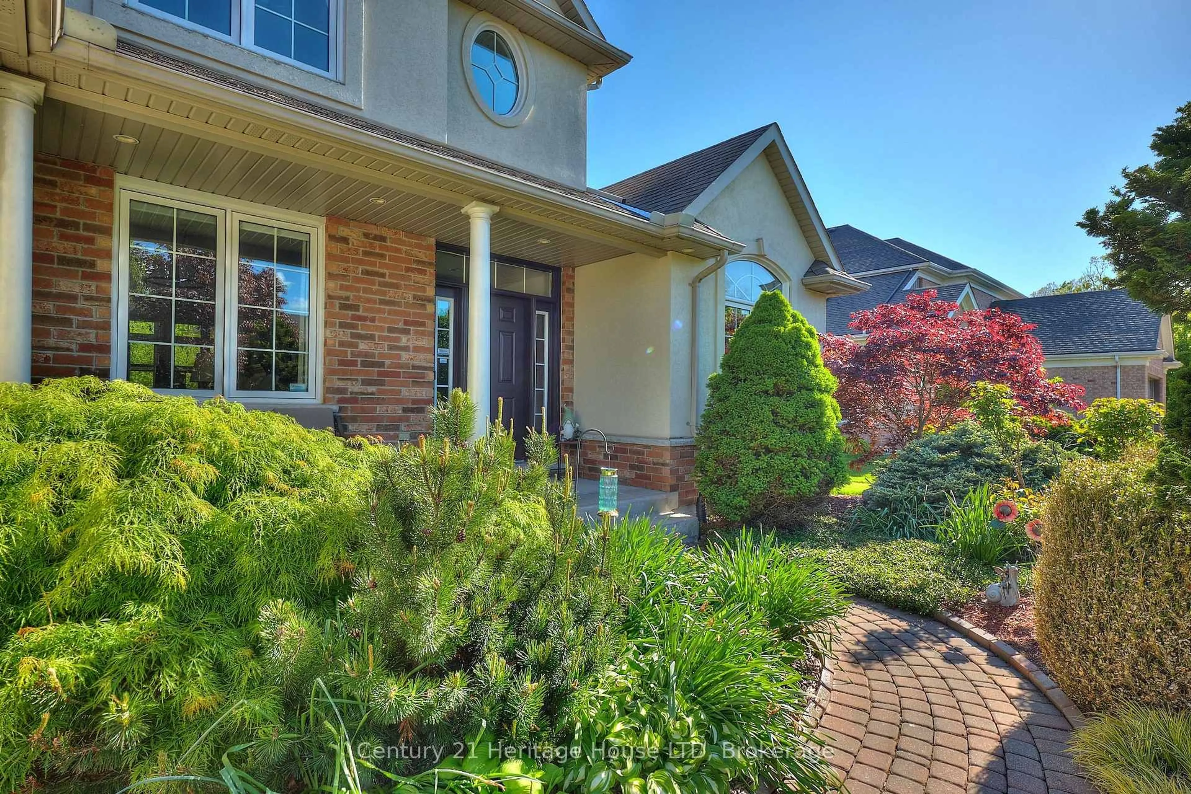 Home with brick exterior material, street for 559 Kensington Crt, Fort Erie Ontario L2A 6R8