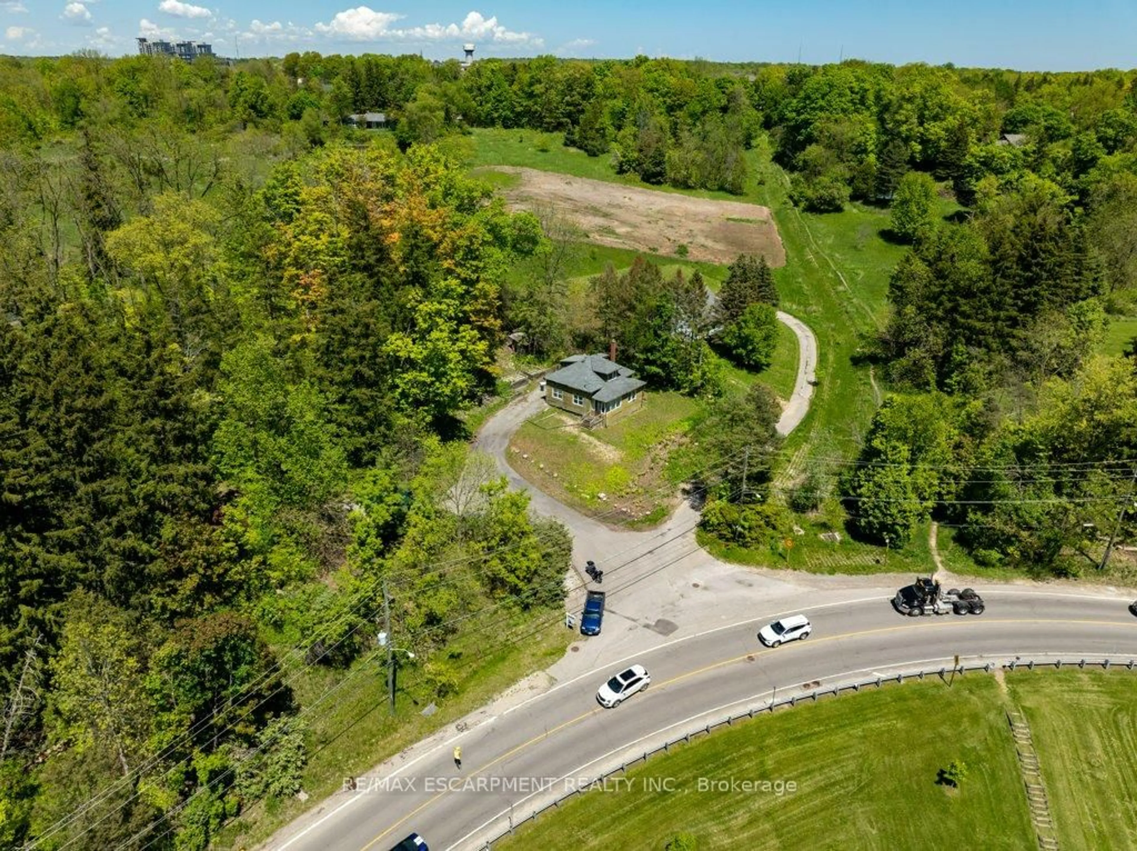A pic from outside/outdoor area/front of a property/back of a property/a pic from drone, unknown for 191 Mill St, Hamilton Ontario L0R 2H0
