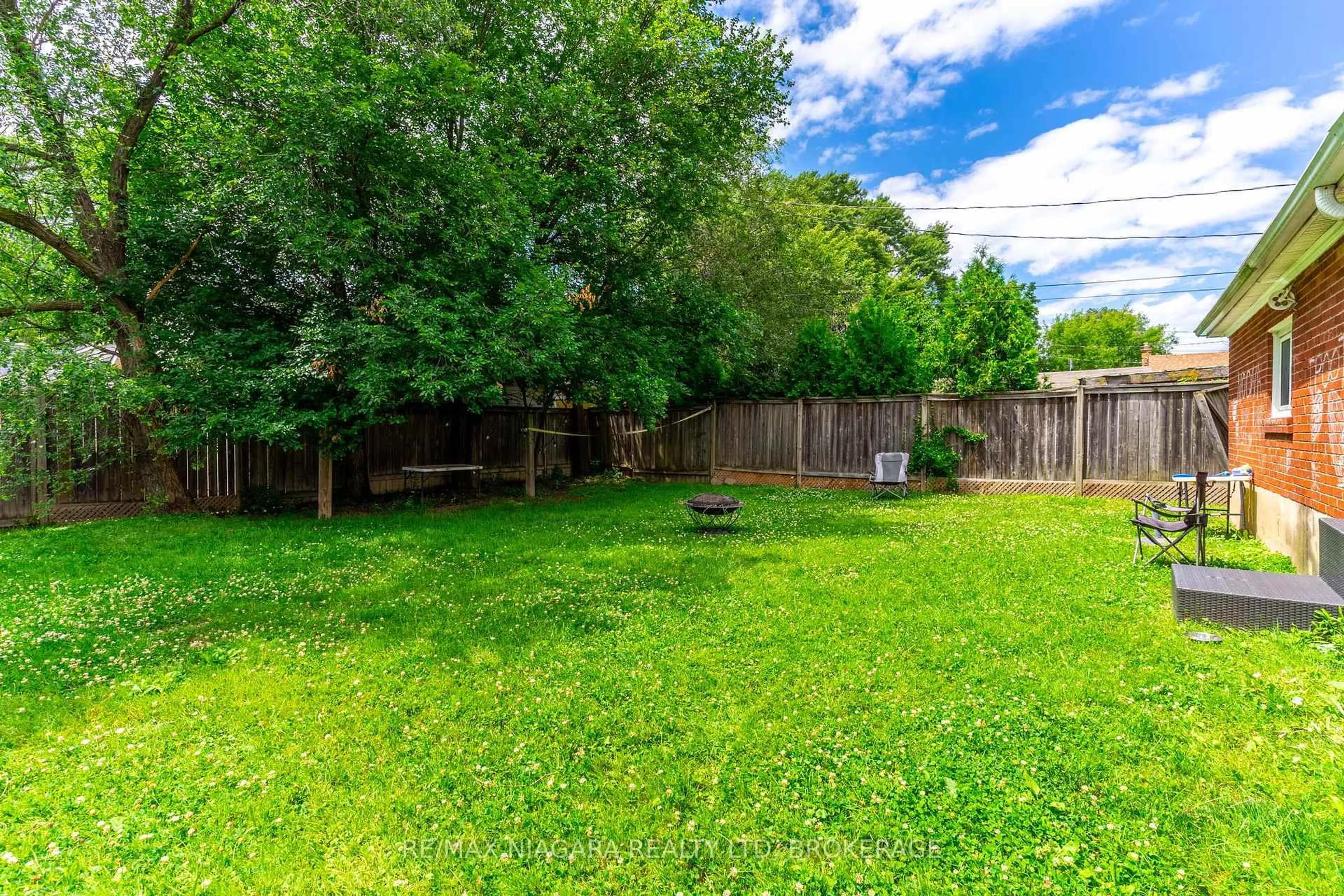 Patio, unknown for 170 Highland Ave, St. Catharines Ontario L2R 4J6