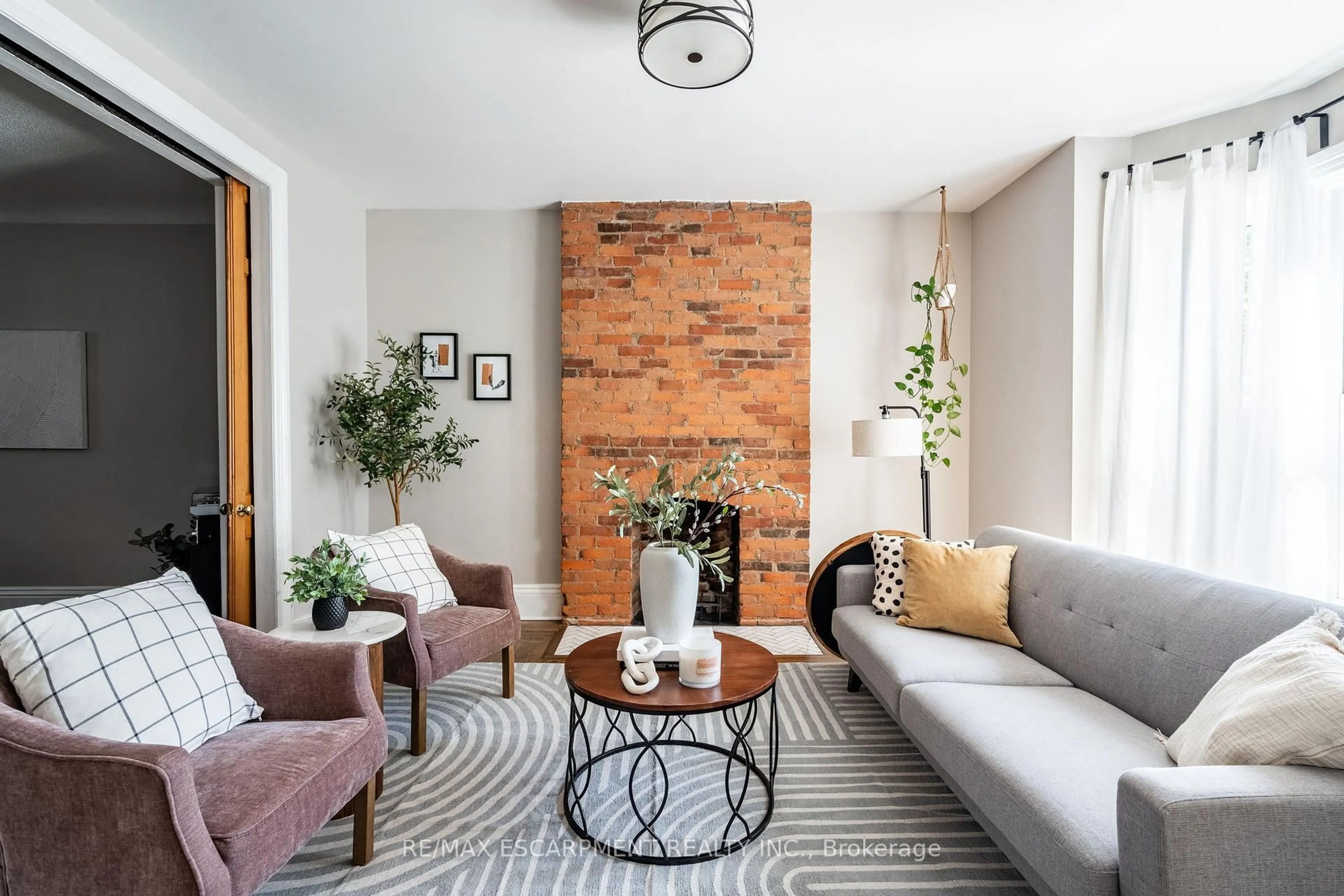 Living room with furniture, unknown for 43 OXFORD St, Hamilton Ontario L8R 2W9