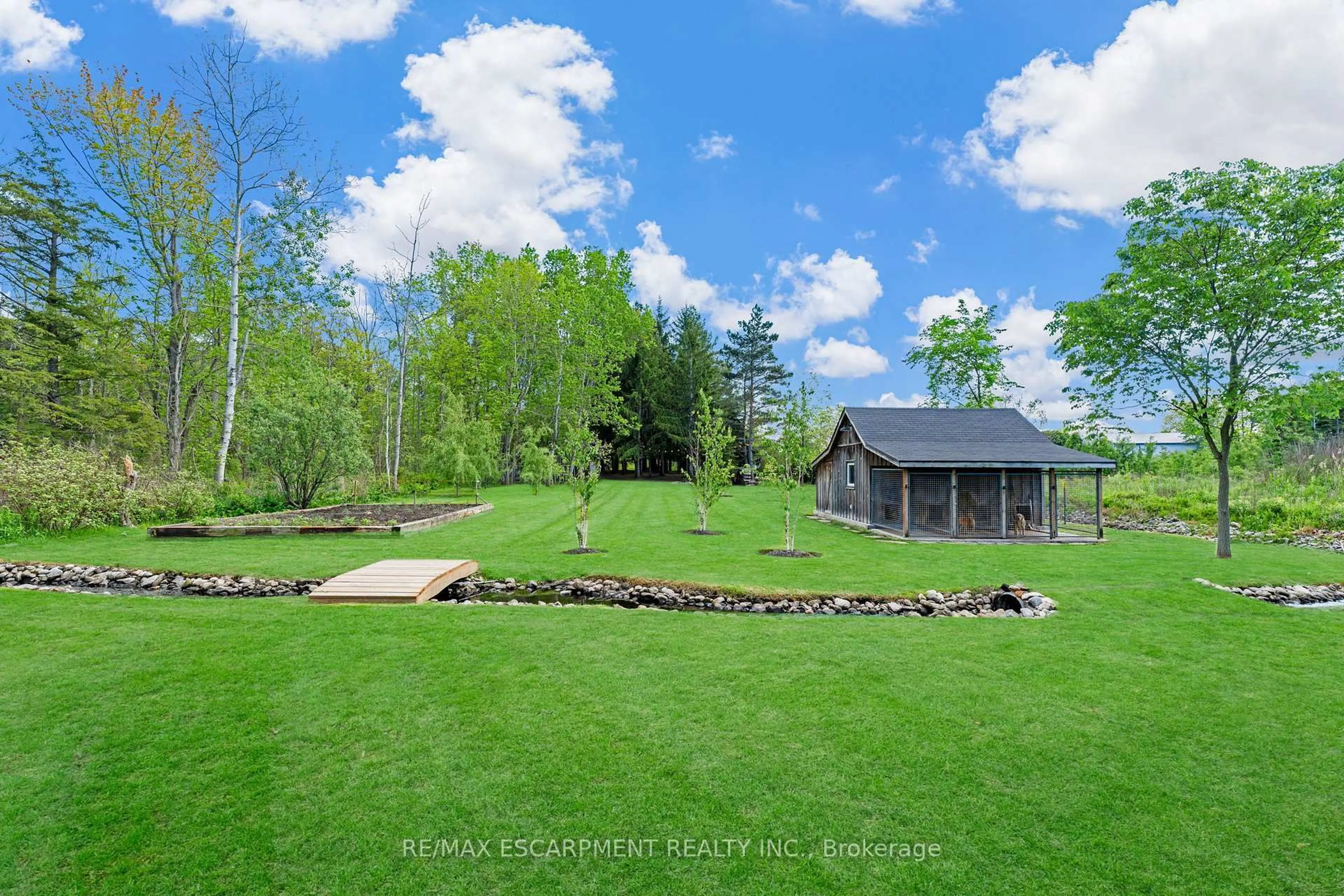 A pic from outside/outdoor area/front of a property/back of a property/a pic from drone, water/lake/river/ocean view for 764 REGIONAL 20 Rd, Pelham Ontario L0S 1C0