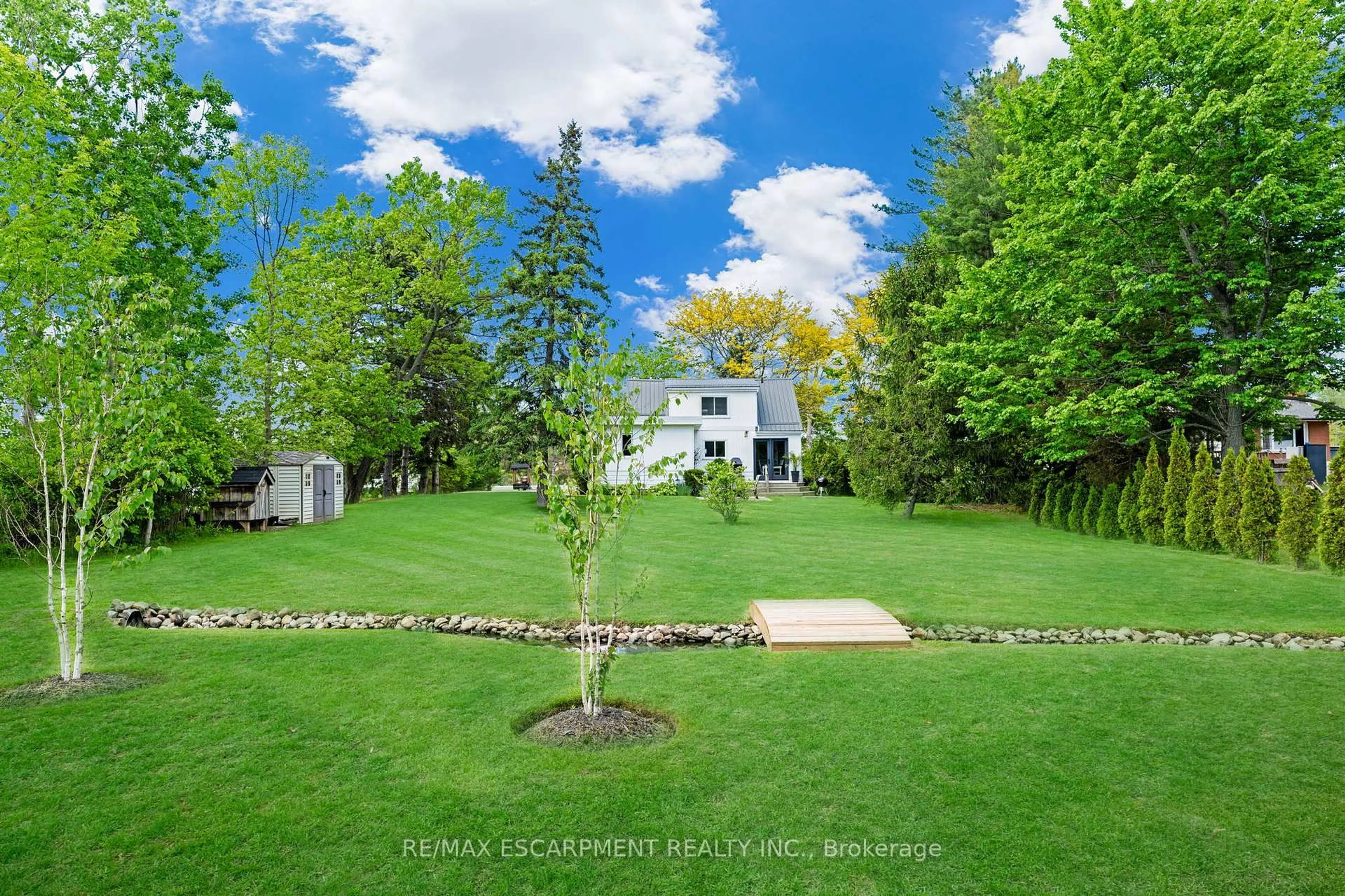 A pic from outside/outdoor area/front of a property/back of a property/a pic from drone, unknown for 764 REGIONAL 20 Rd, Pelham Ontario L0S 1C0