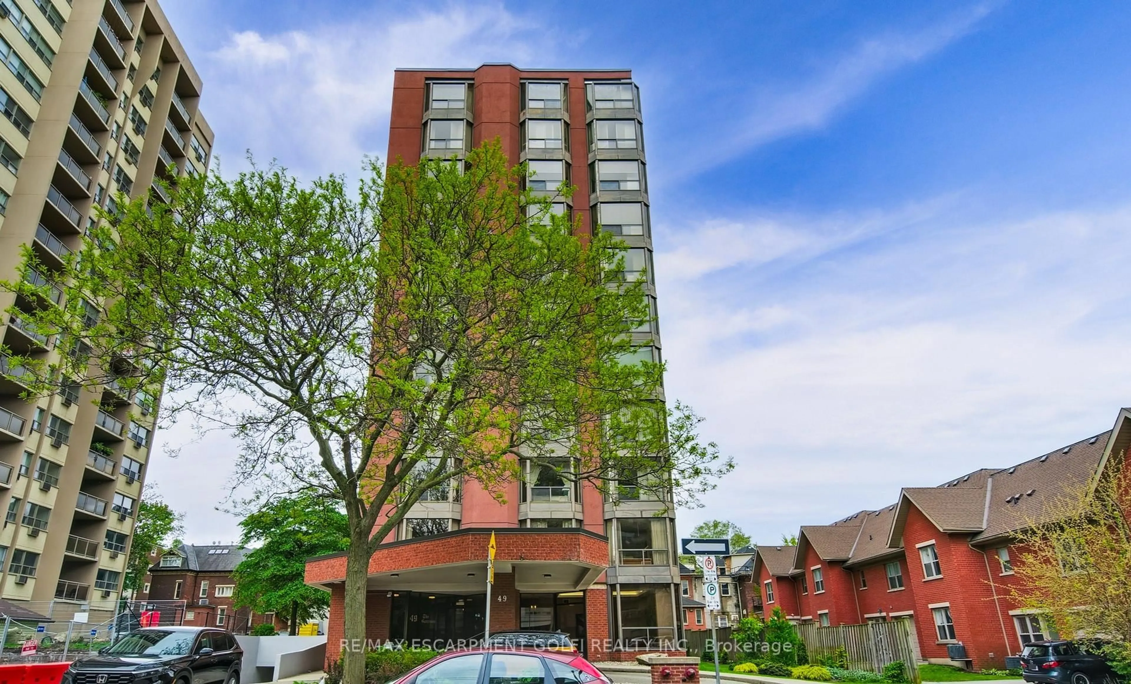 Indoor foyer for 49 Robinson St #801, Hamilton Ontario L8P 1Y7