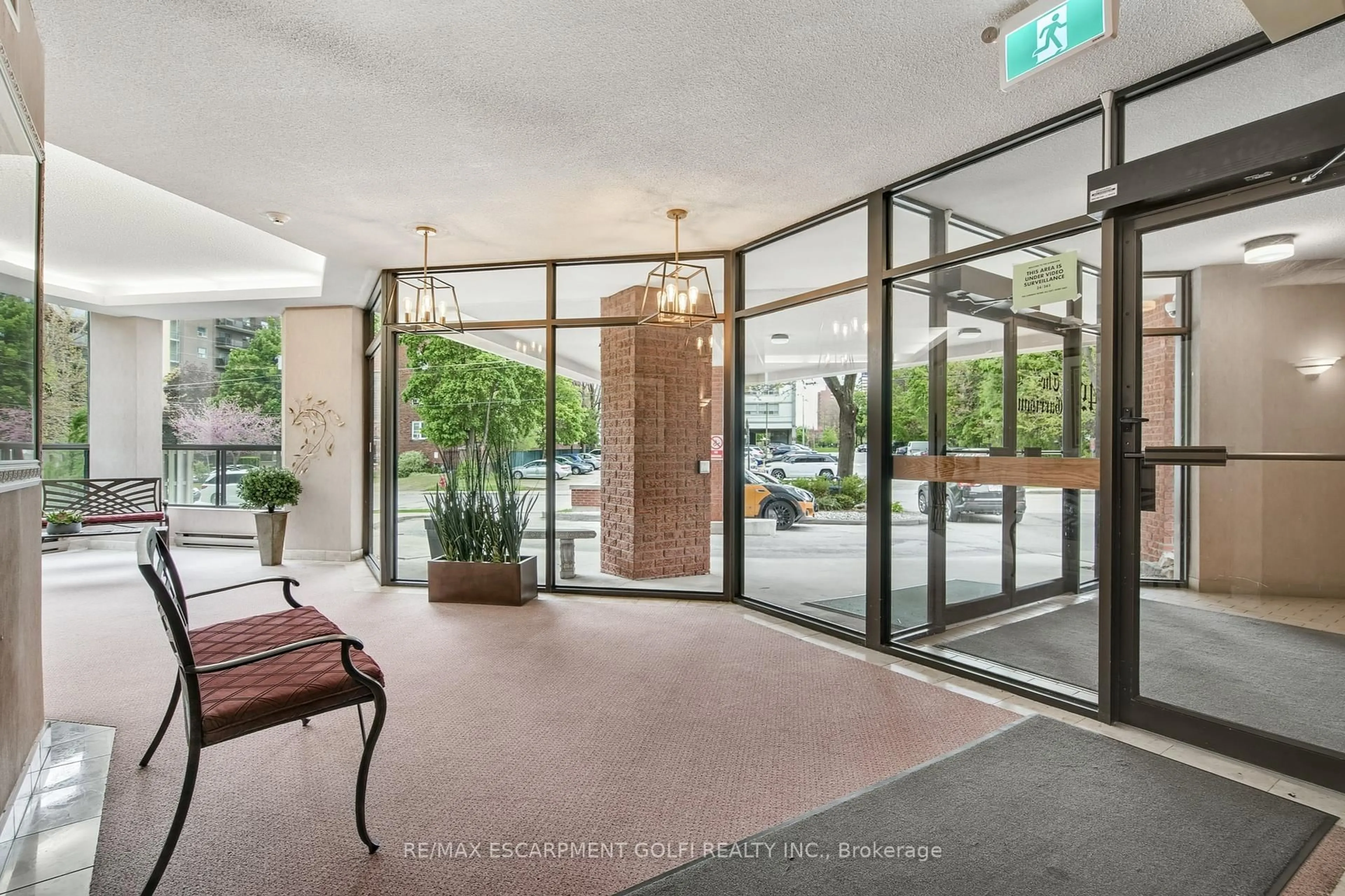 Indoor foyer for 49 Robinson St #801, Hamilton Ontario L8P 1Y7