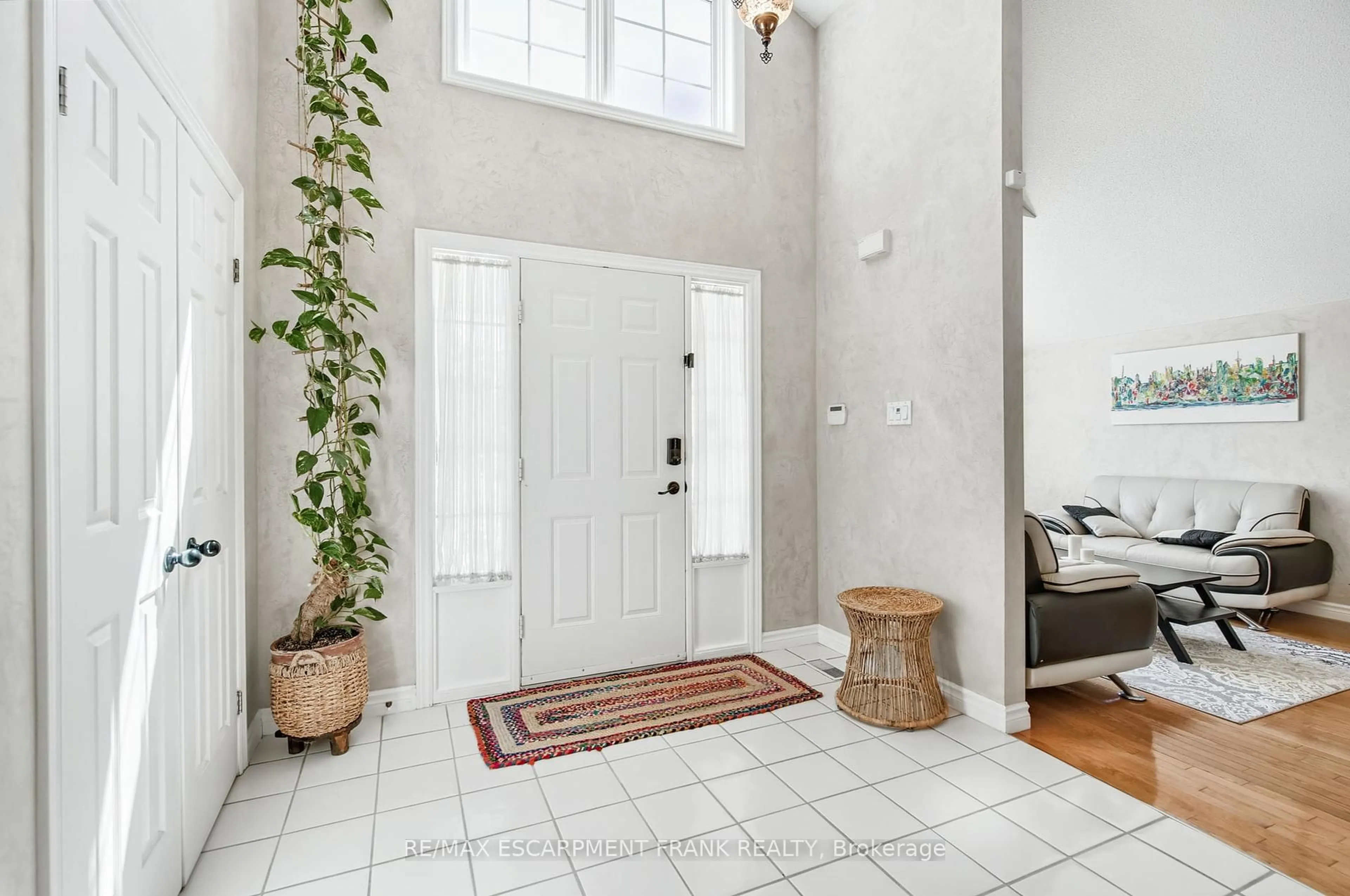 Indoor entryway for 205 Portage Lane, Hamilton Ontario L0R 1W0