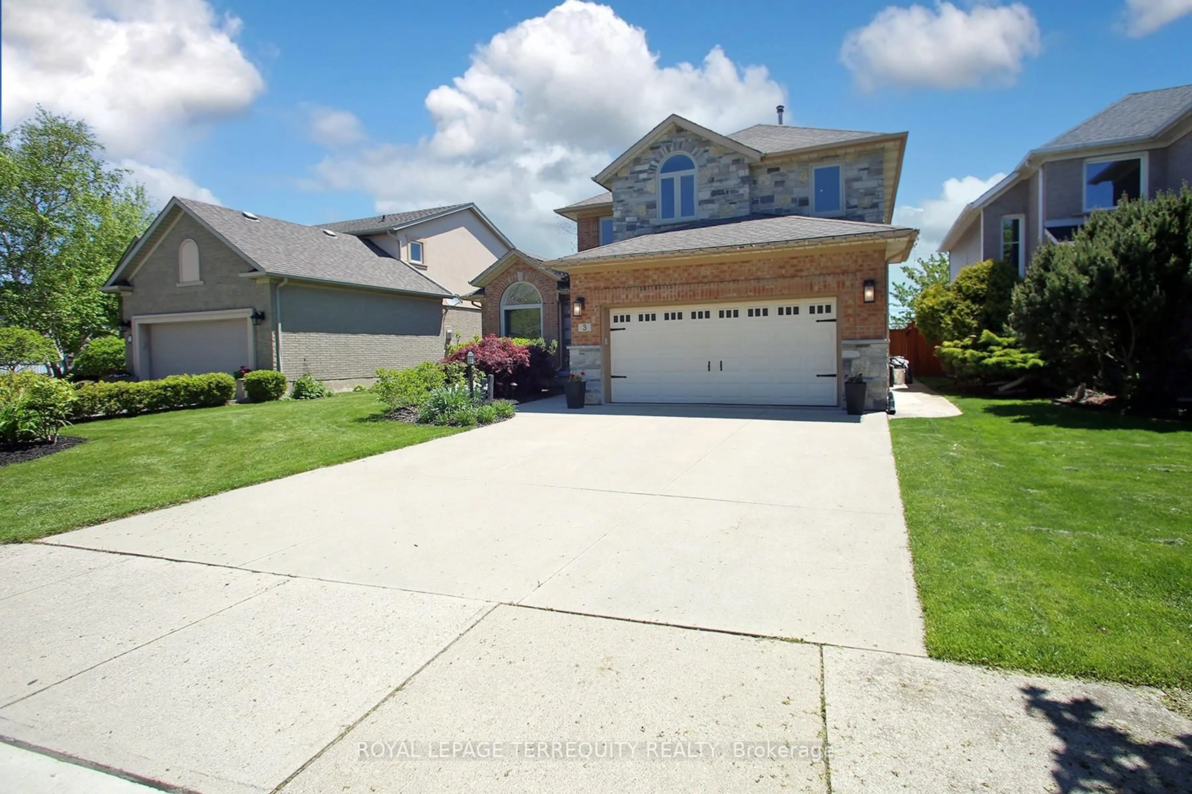 Unknown for 3 Riviera Rdge, Hamilton Ontario L8E 5E5
