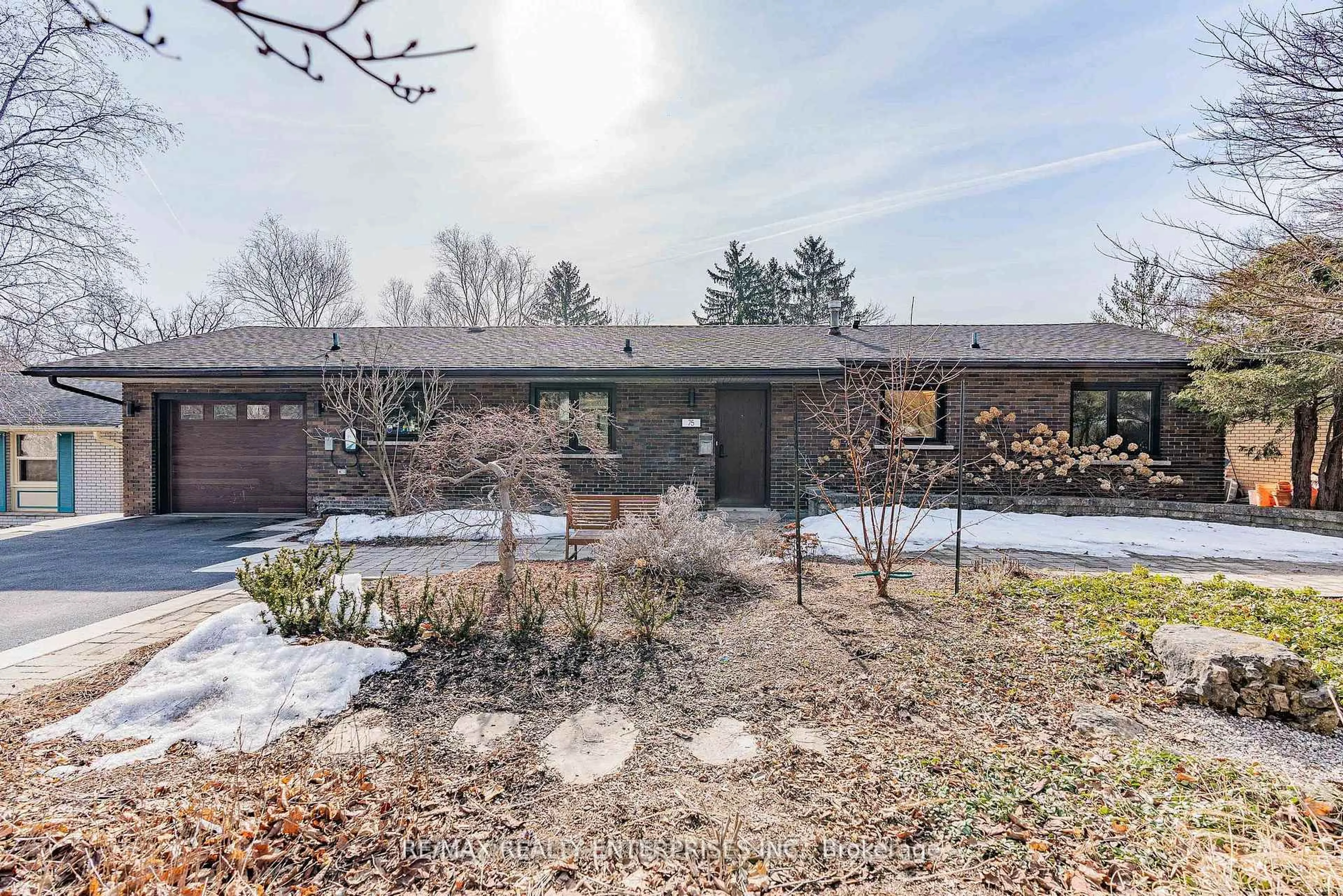 Unknown for 75 Robinhood Dr, Hamilton Ontario L9H 4G2