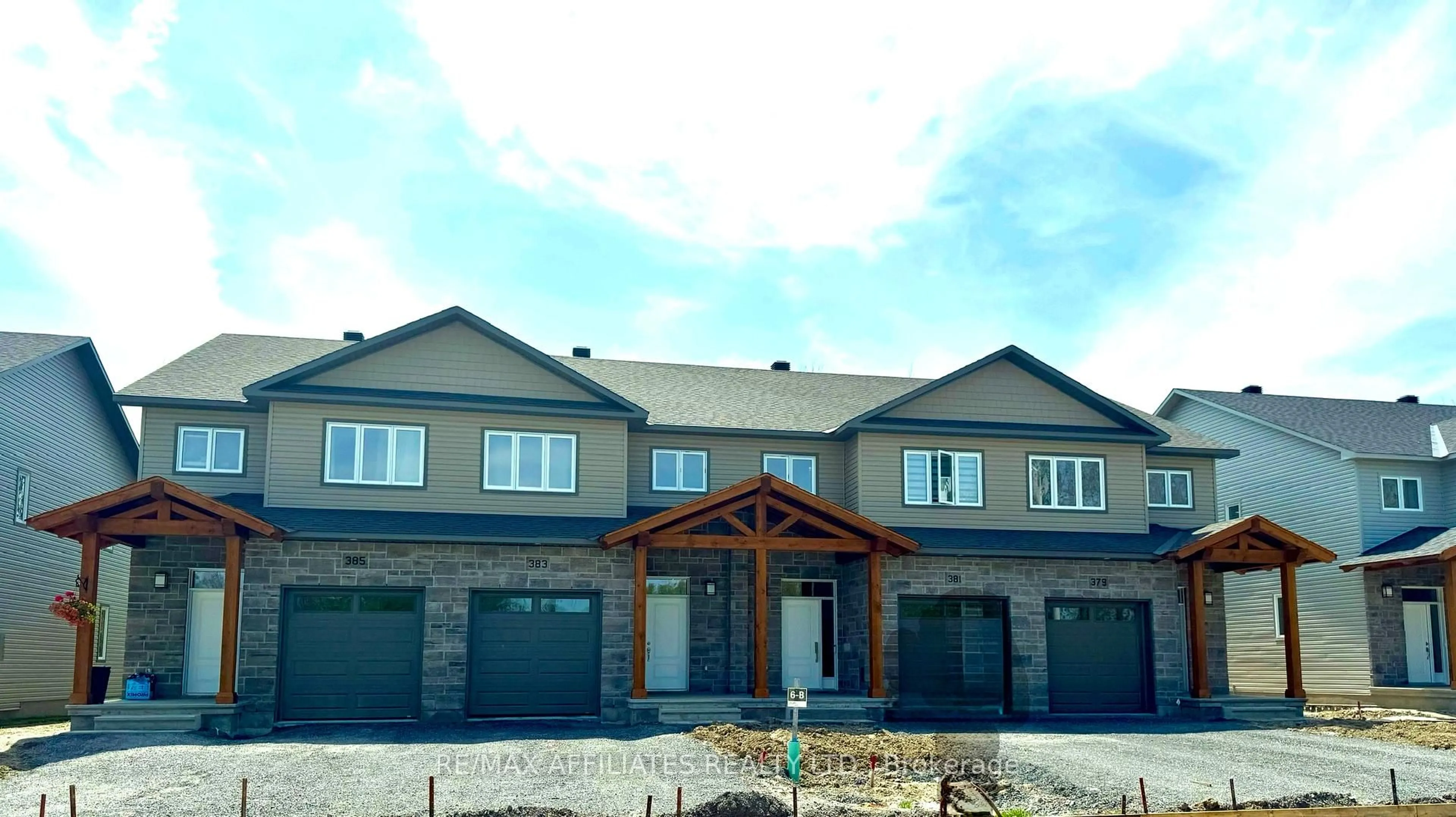 Home with brick exterior material, building for 363 VOYAGEUR Pl, Russell Ontario K0A 1W0