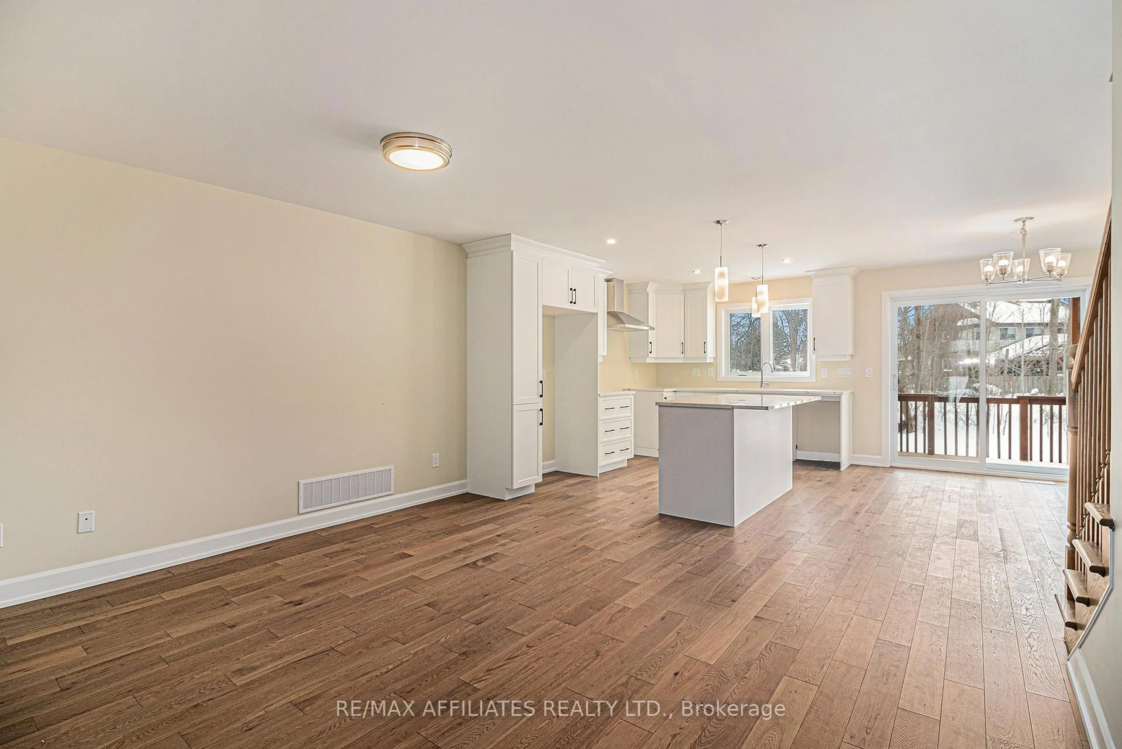 Open concept kitchen, unknown for 363 VOYAGEUR Pl, Russell Ontario K0A 1W0
