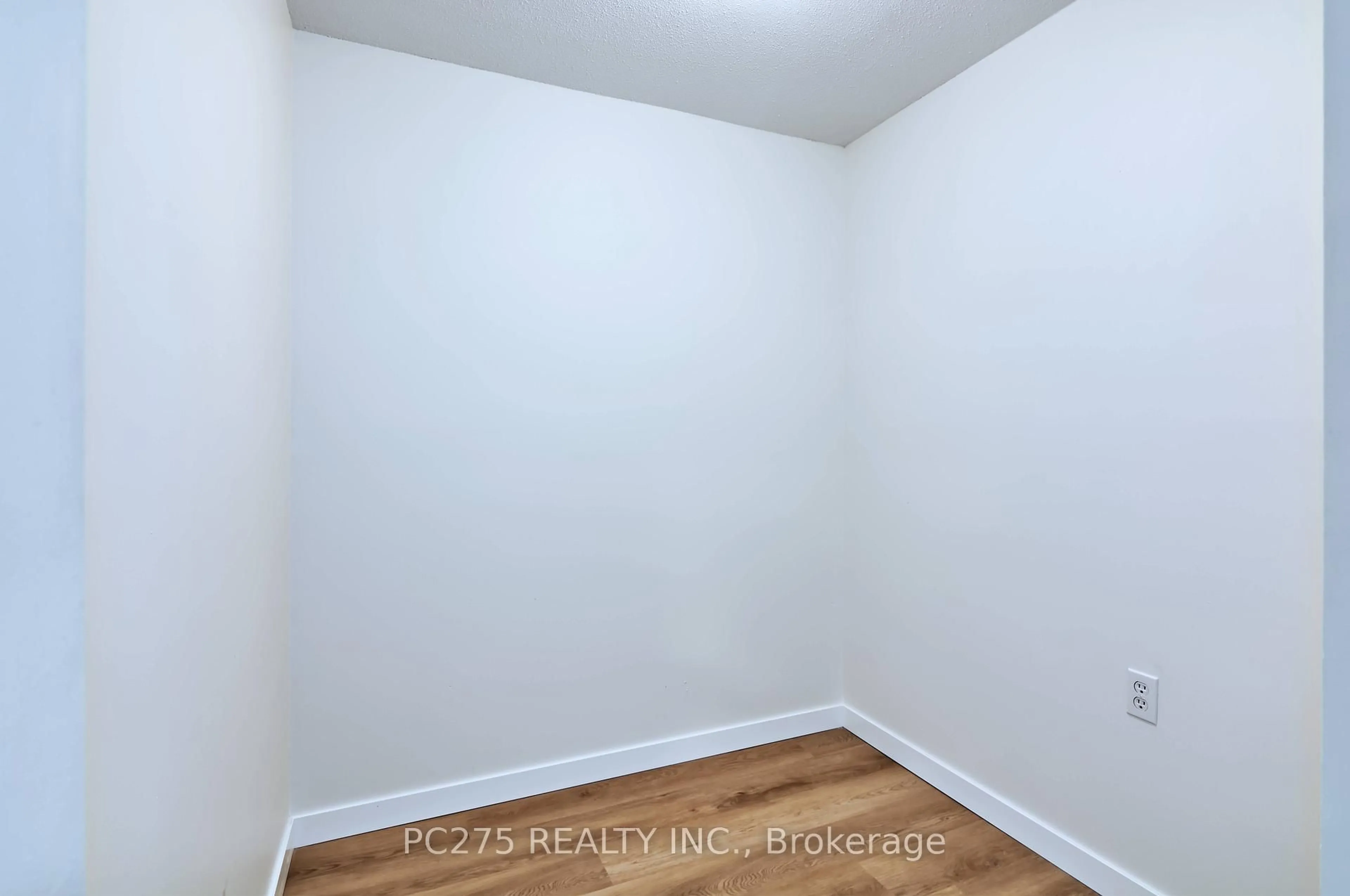 A pic of a room for 323 Colborne St #2305, London East Ontario N6B 3N8