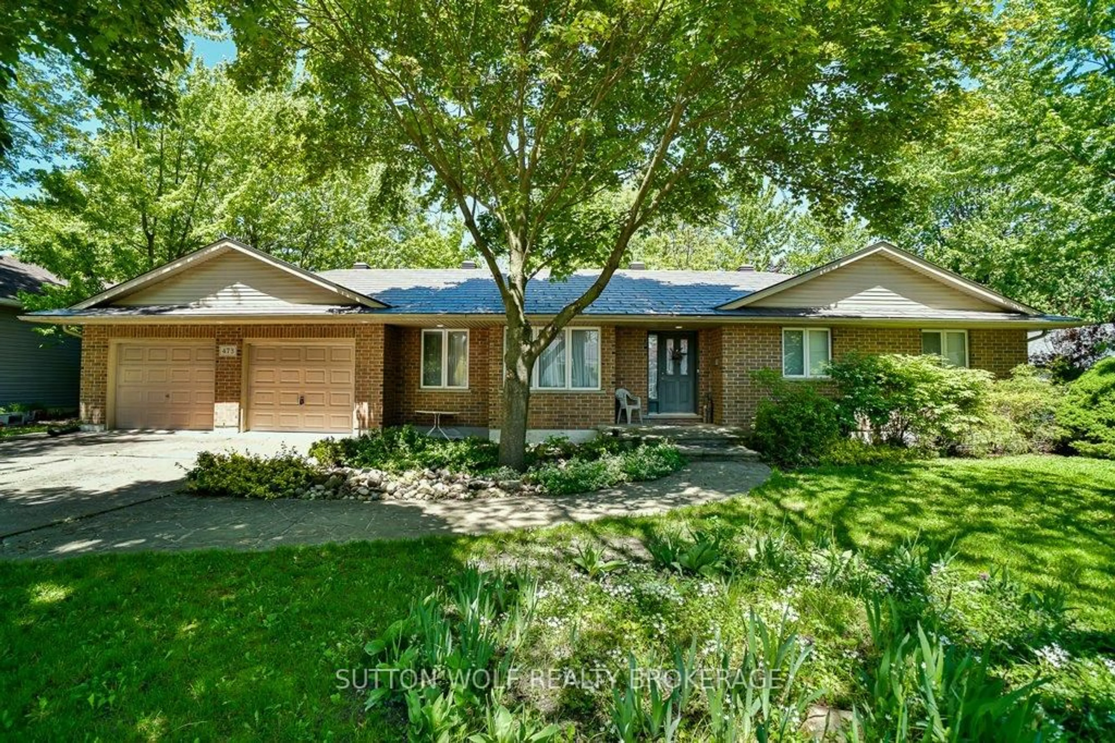 Home with brick exterior material, street for 473 Gold St, Warwick Ontario N0M 2S0