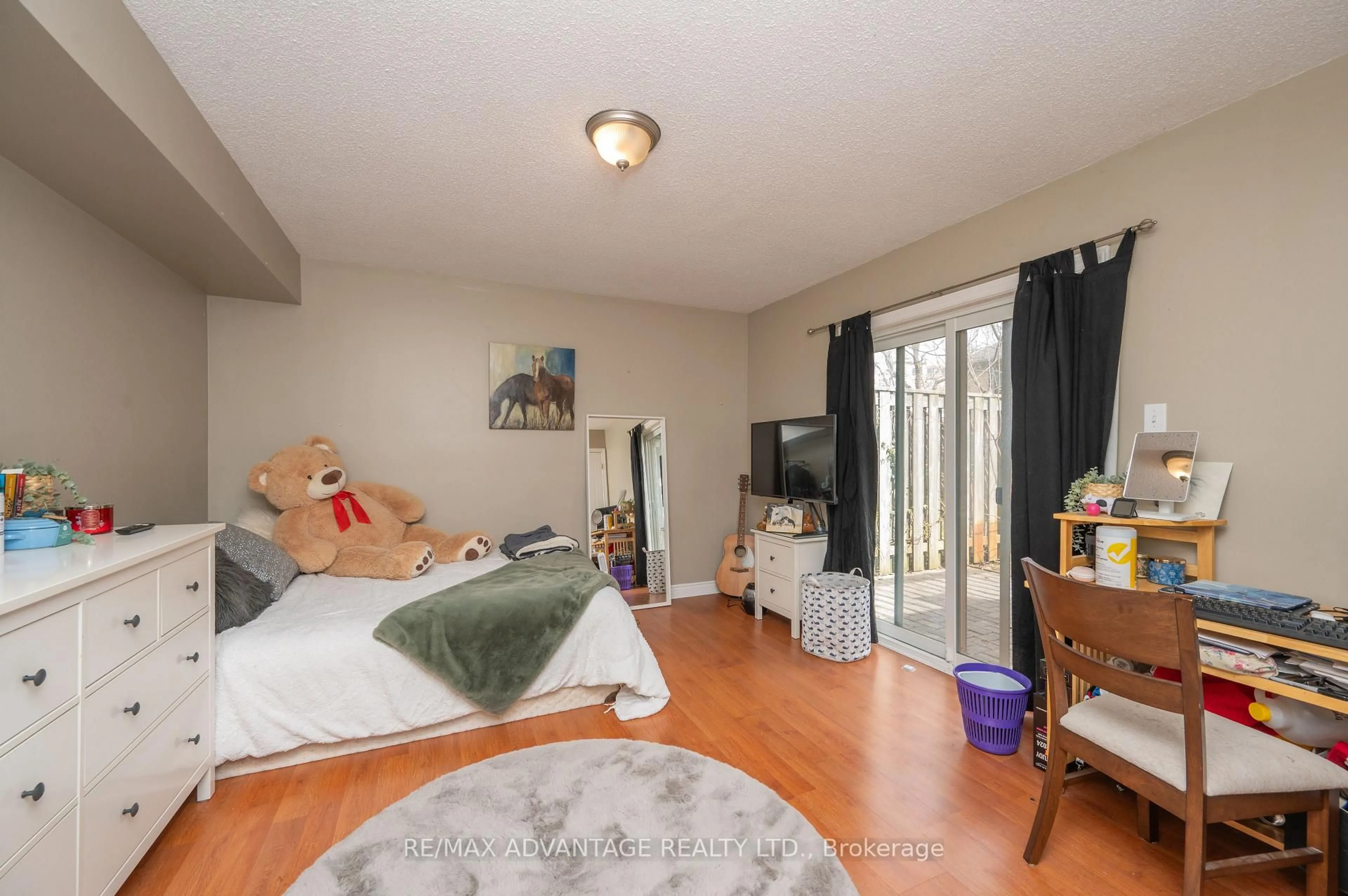 A pic of a room for 1548 Richmond St #19, London North Ontario N6G 4W8