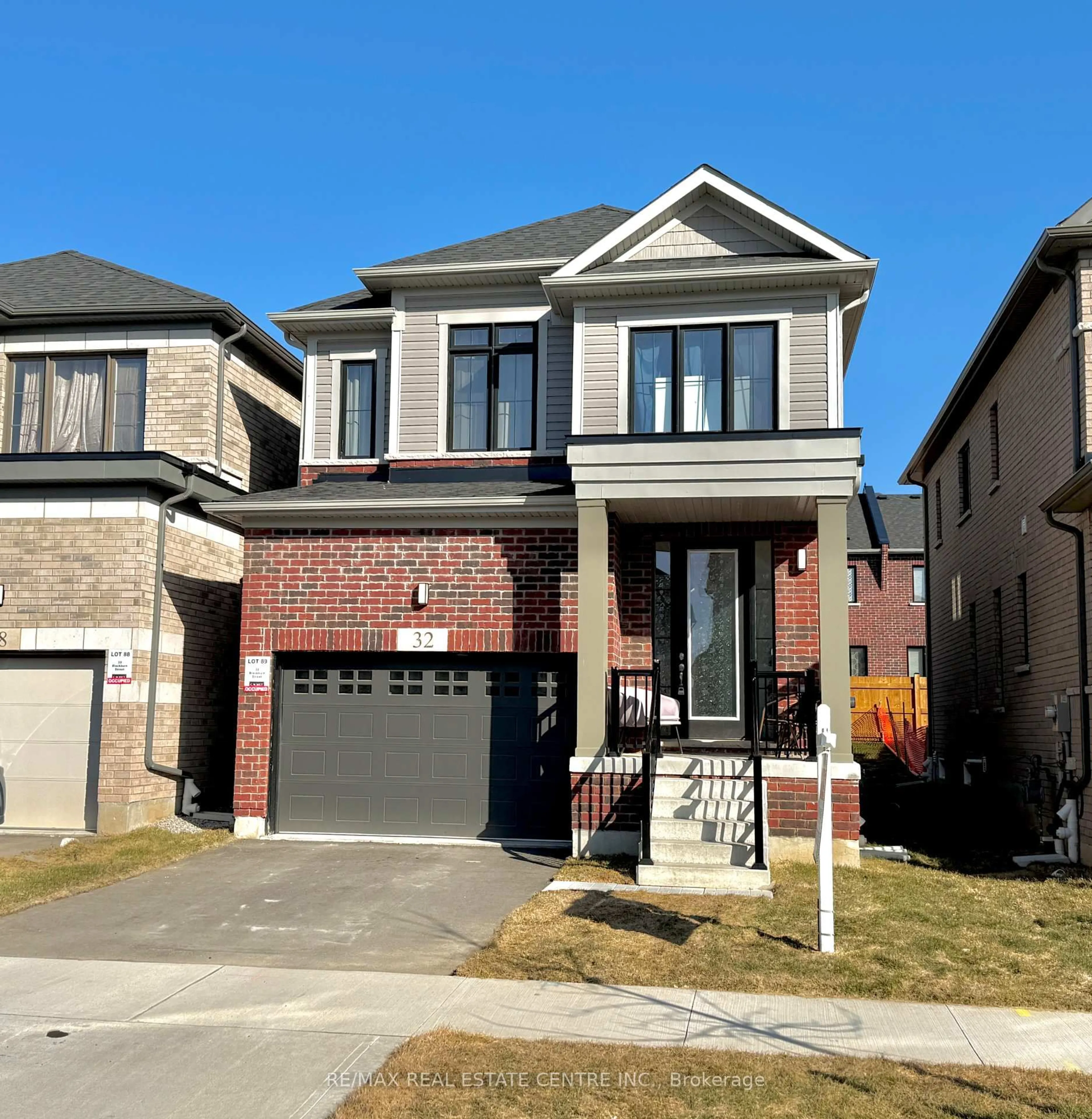 Home with brick exterior material, street for 32 Blackburn St, Cambridge Ontario N1S 0E1