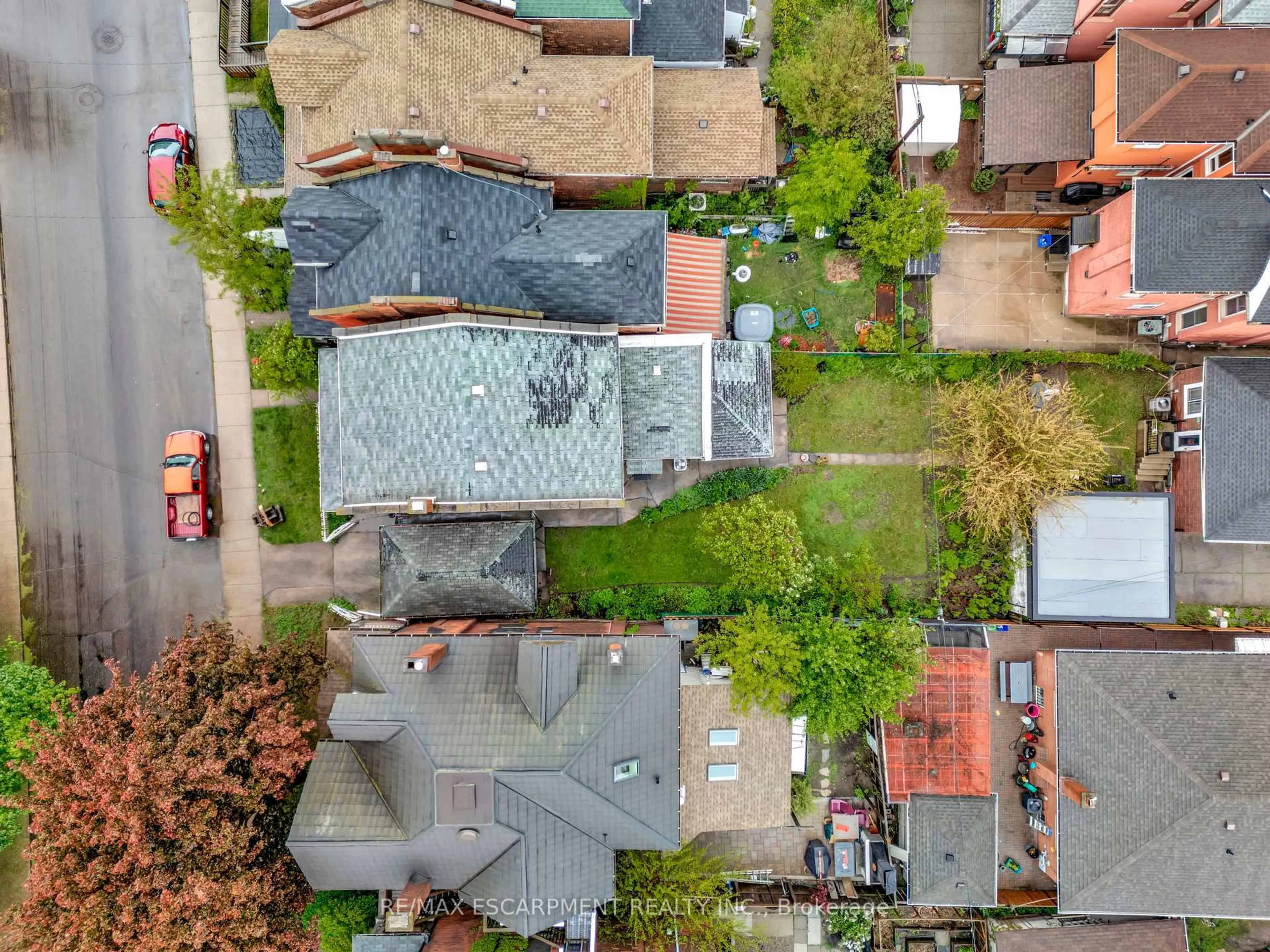 A pic from outside/outdoor area/front of a property/back of a property/a pic from drone, street for 198 Macnab St, Hamilton Ontario L8R 2M4