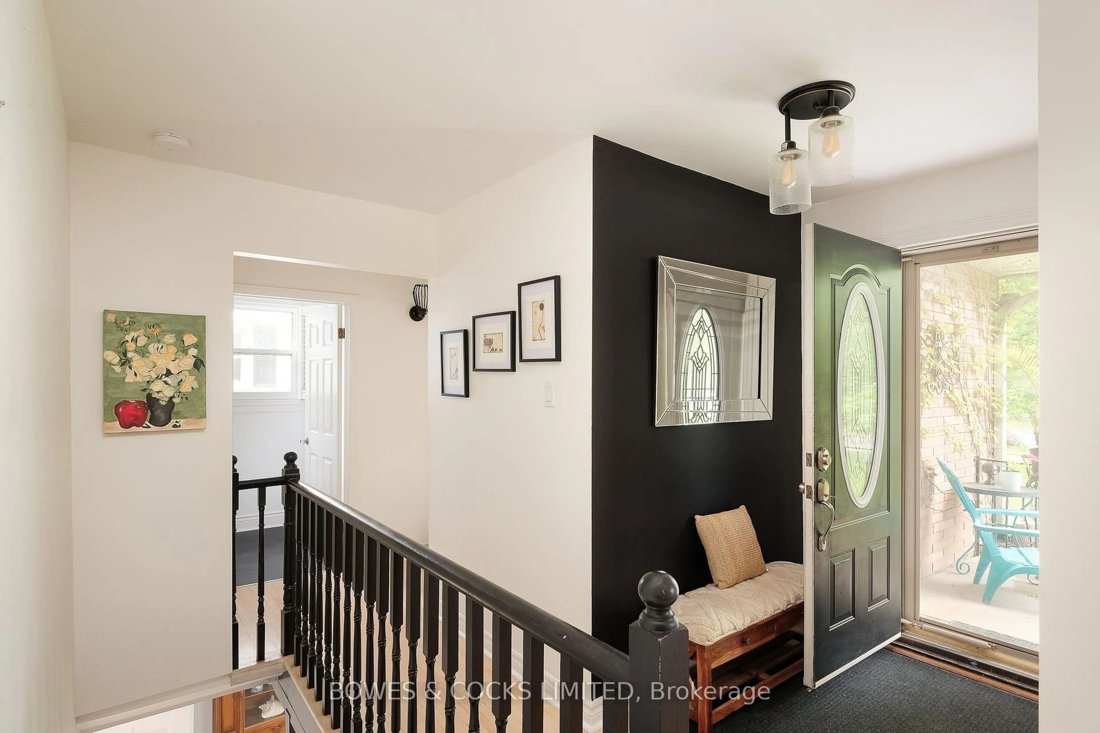 Indoor entryway for 238 Rogers St, Peterborough East Ontario K9H 1W3