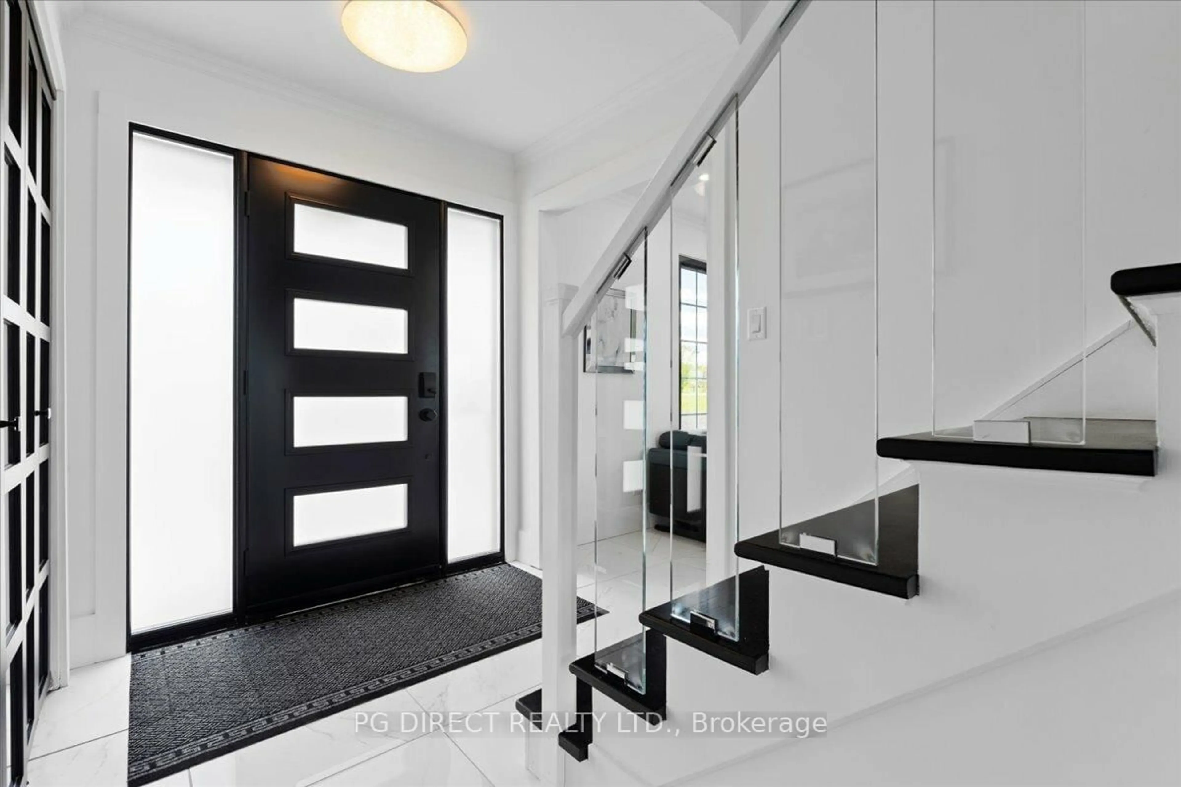 Indoor entryway for 1223 South Shore Rd, Napanee Ontario K7R 3K7