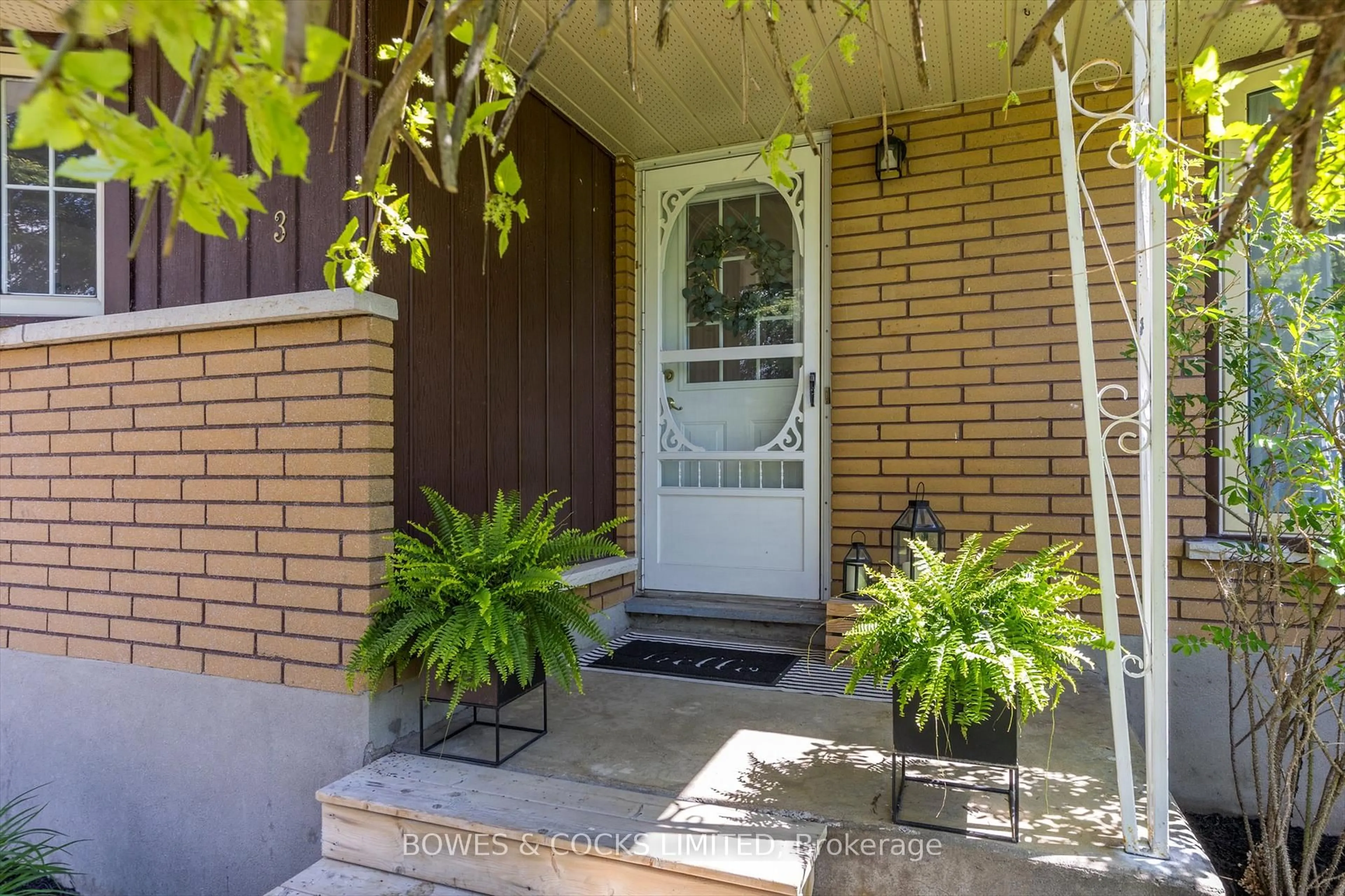 Indoor entryway for 753 Barbara Cres, Peterborough Ontario K9J 3X6