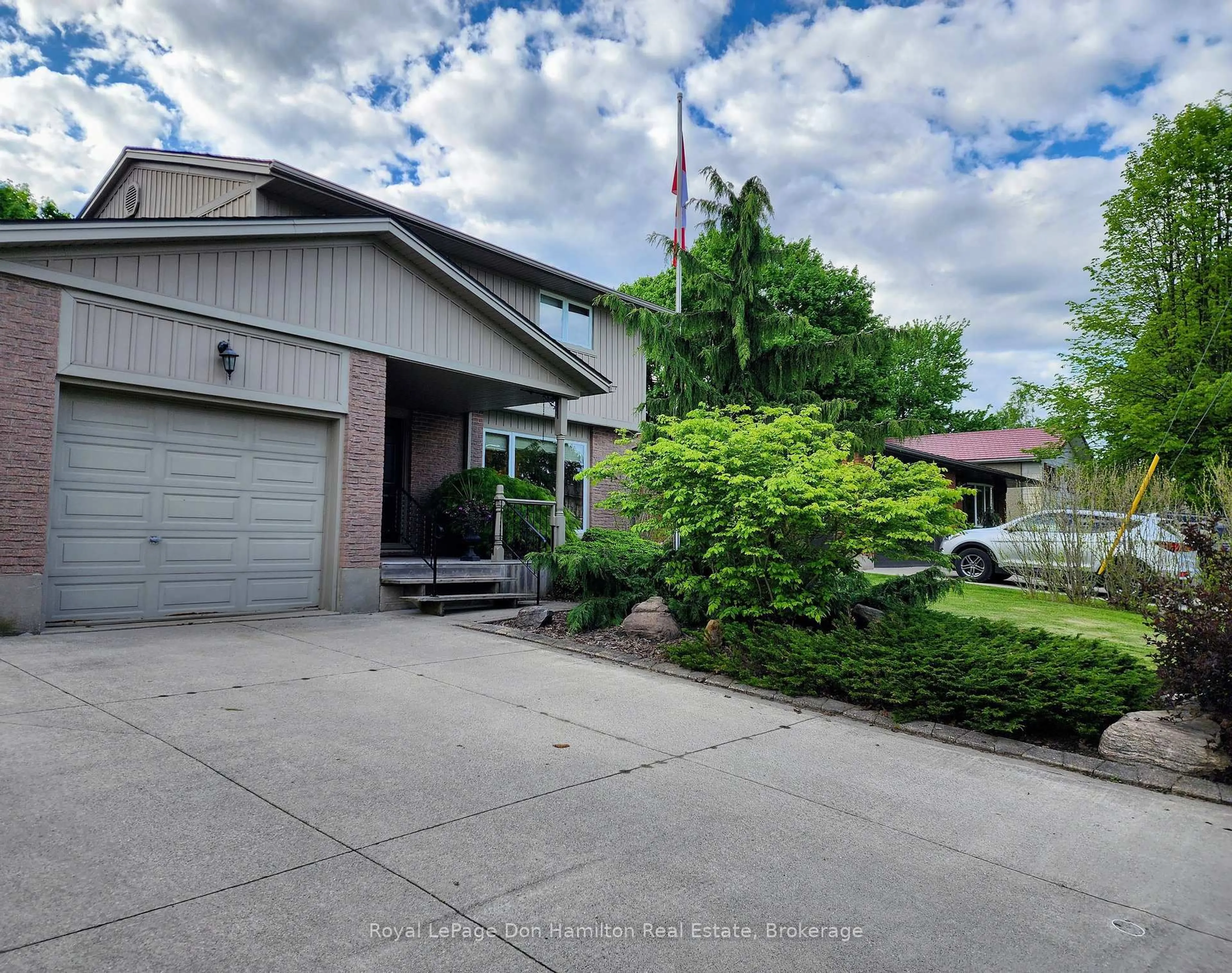 A pic from outside/outdoor area/front of a property/back of a property/a pic from drone, street for 465 Boyne Ave, North Perth Ontario N4W 3K5