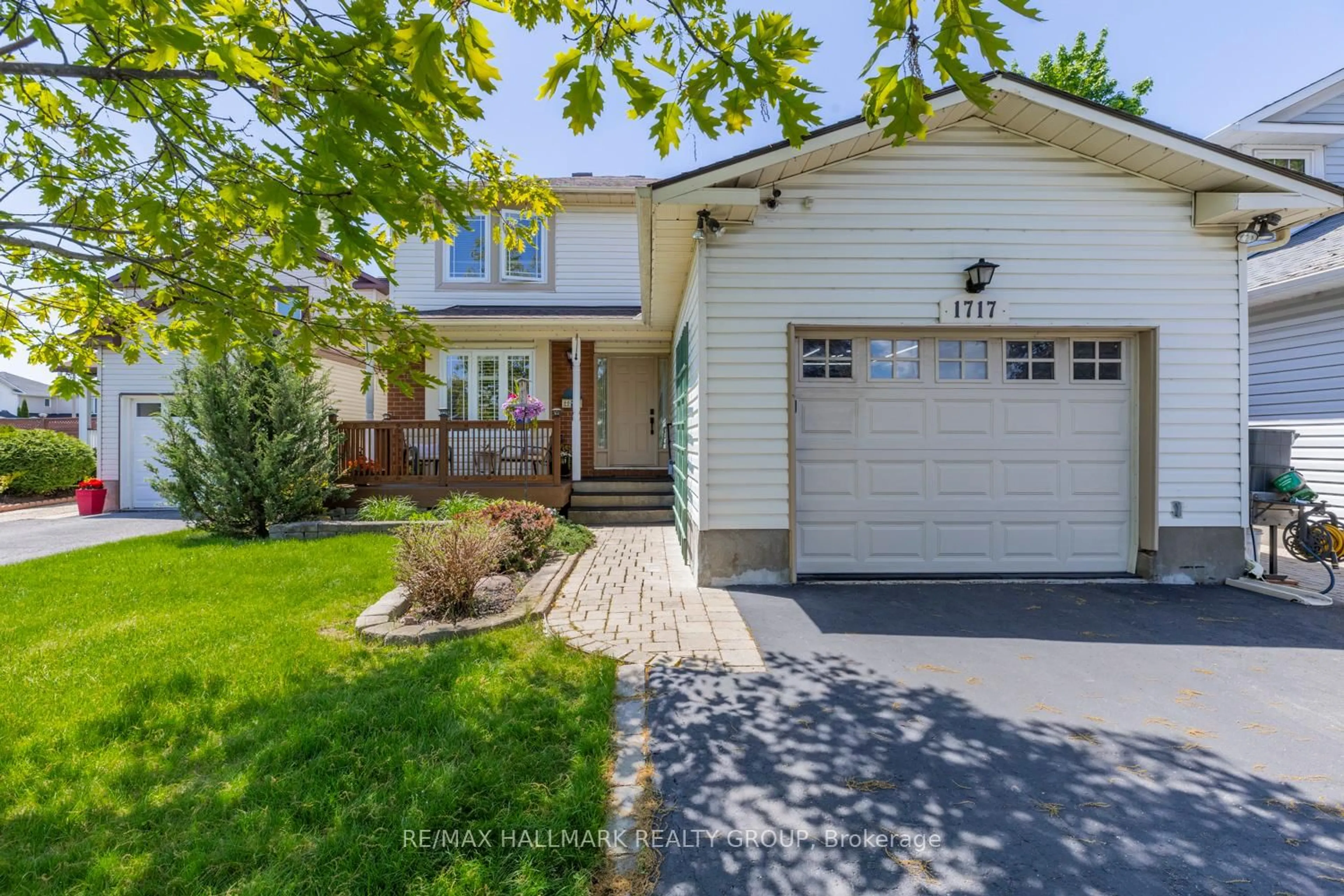 Home with vinyl exterior material, street for 1717 Tache Way, Ottawa Ontario K4A 2T5