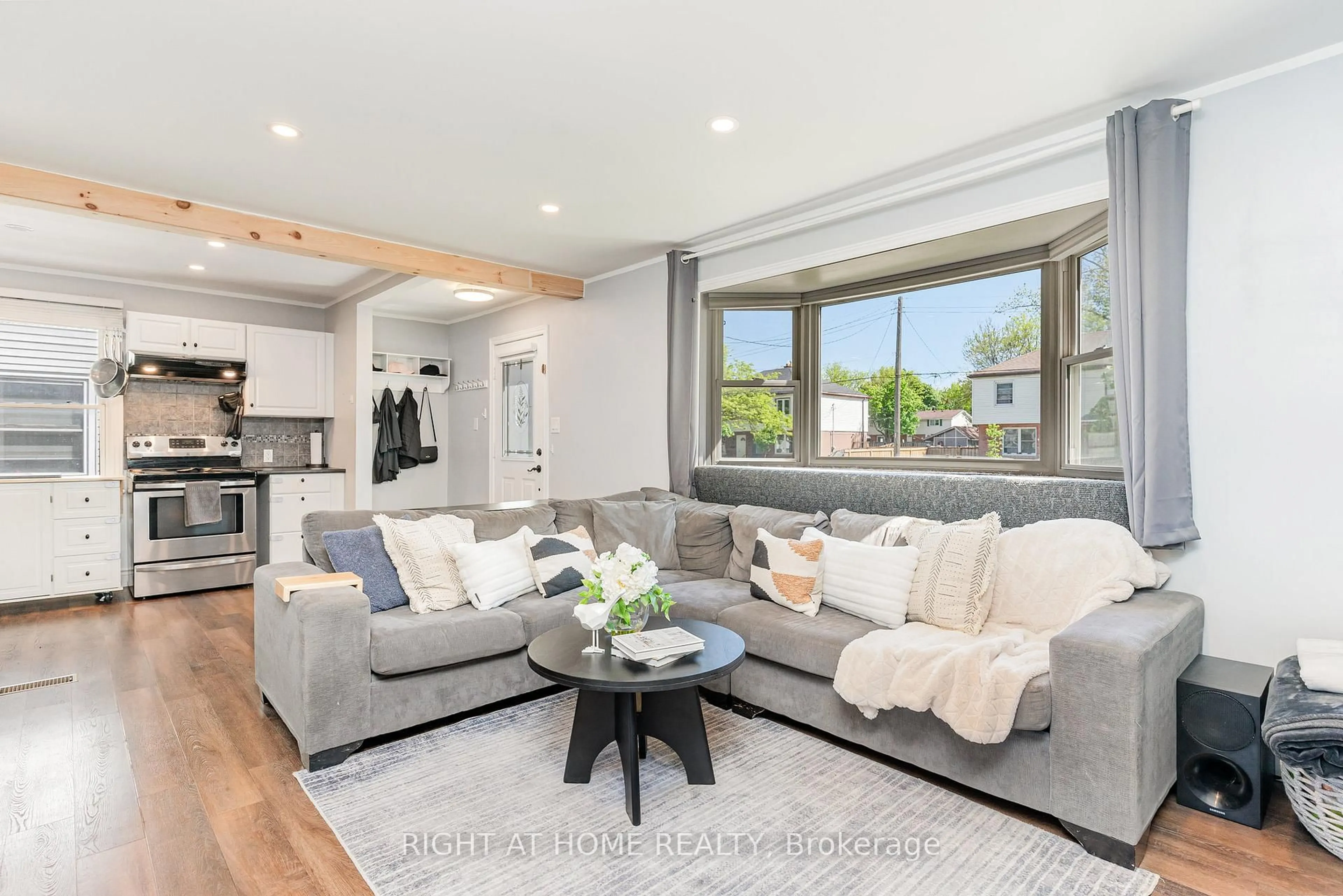 Living room with furniture, unknown for 67 Martha St, Hamilton Ontario L8H 2C2