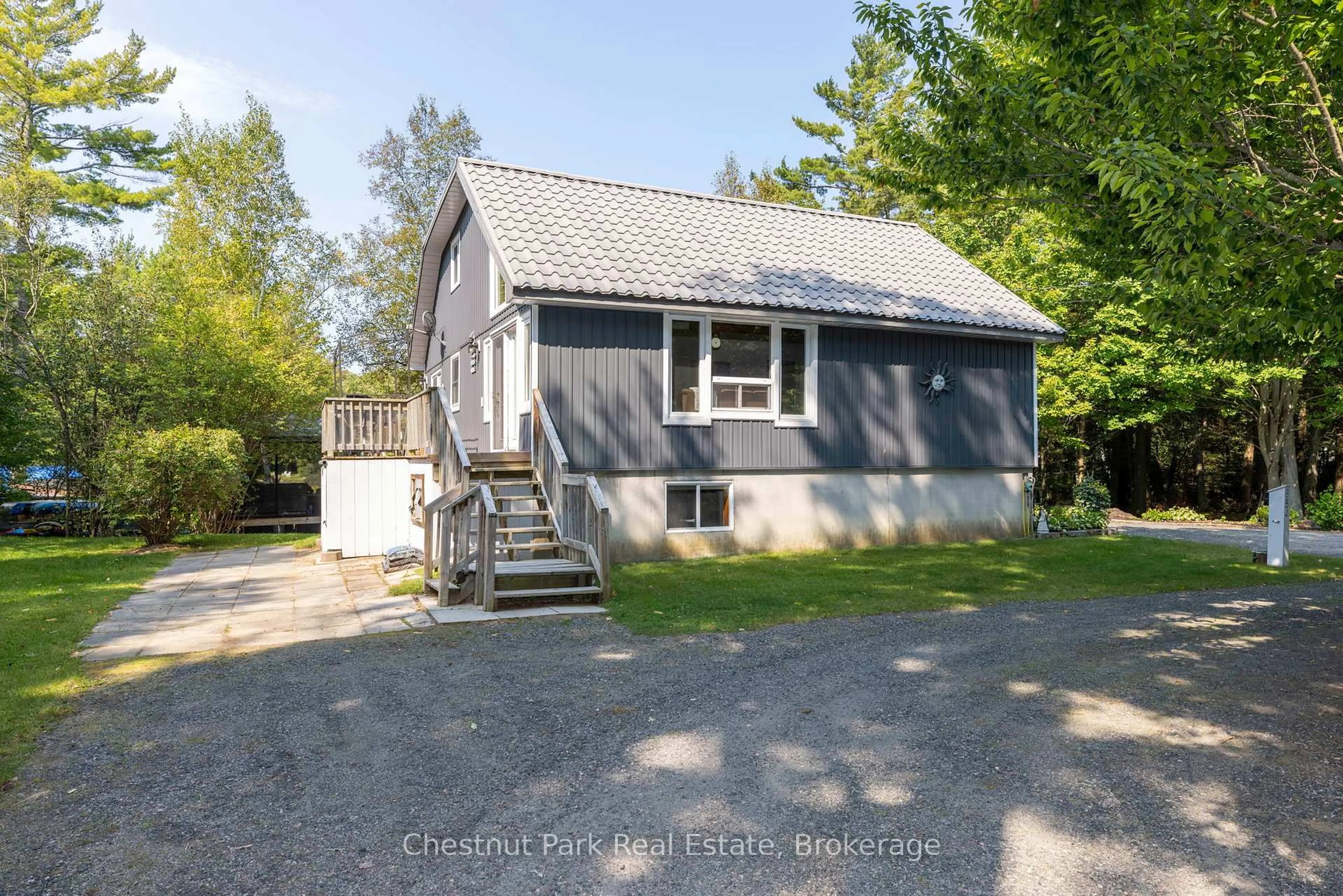 A pic from outside/outdoor area/front of a property/back of a property/a pic from drone, street for 954 Dickie Lake Rd, Lake of Bays Ontario P0B 1A0