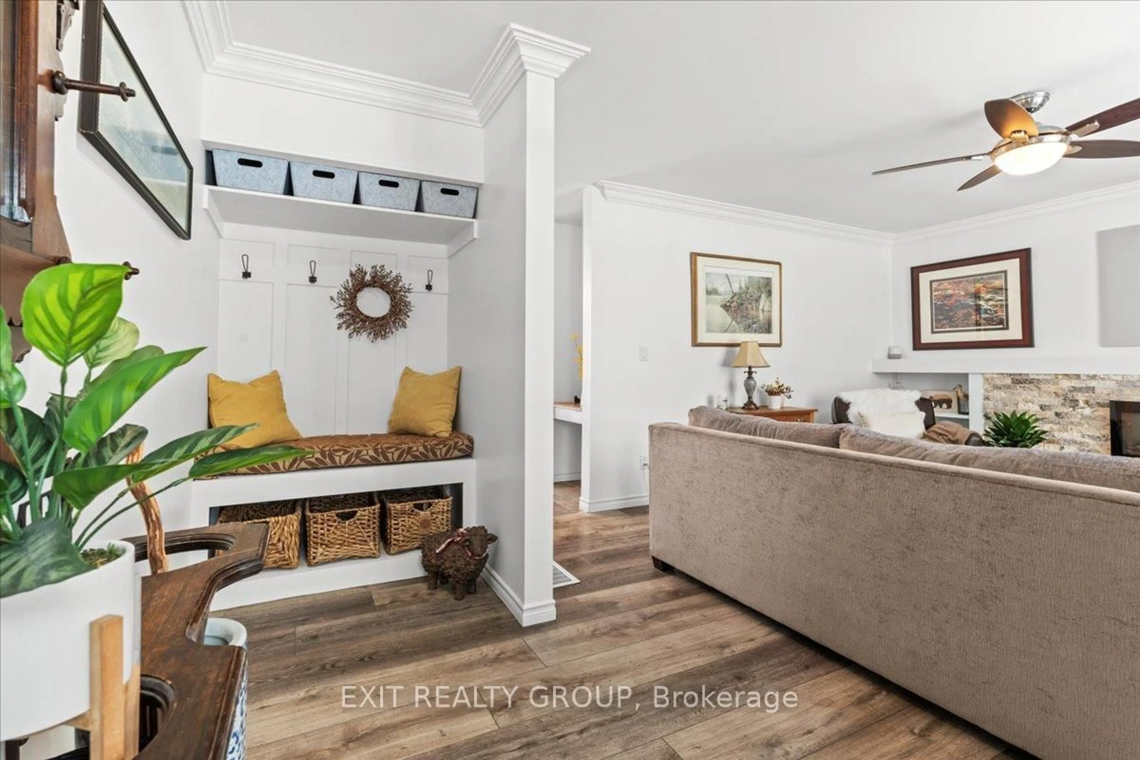 Indoor entryway for 40 St Marks Rd, Limoges Ontario K0K 2M0