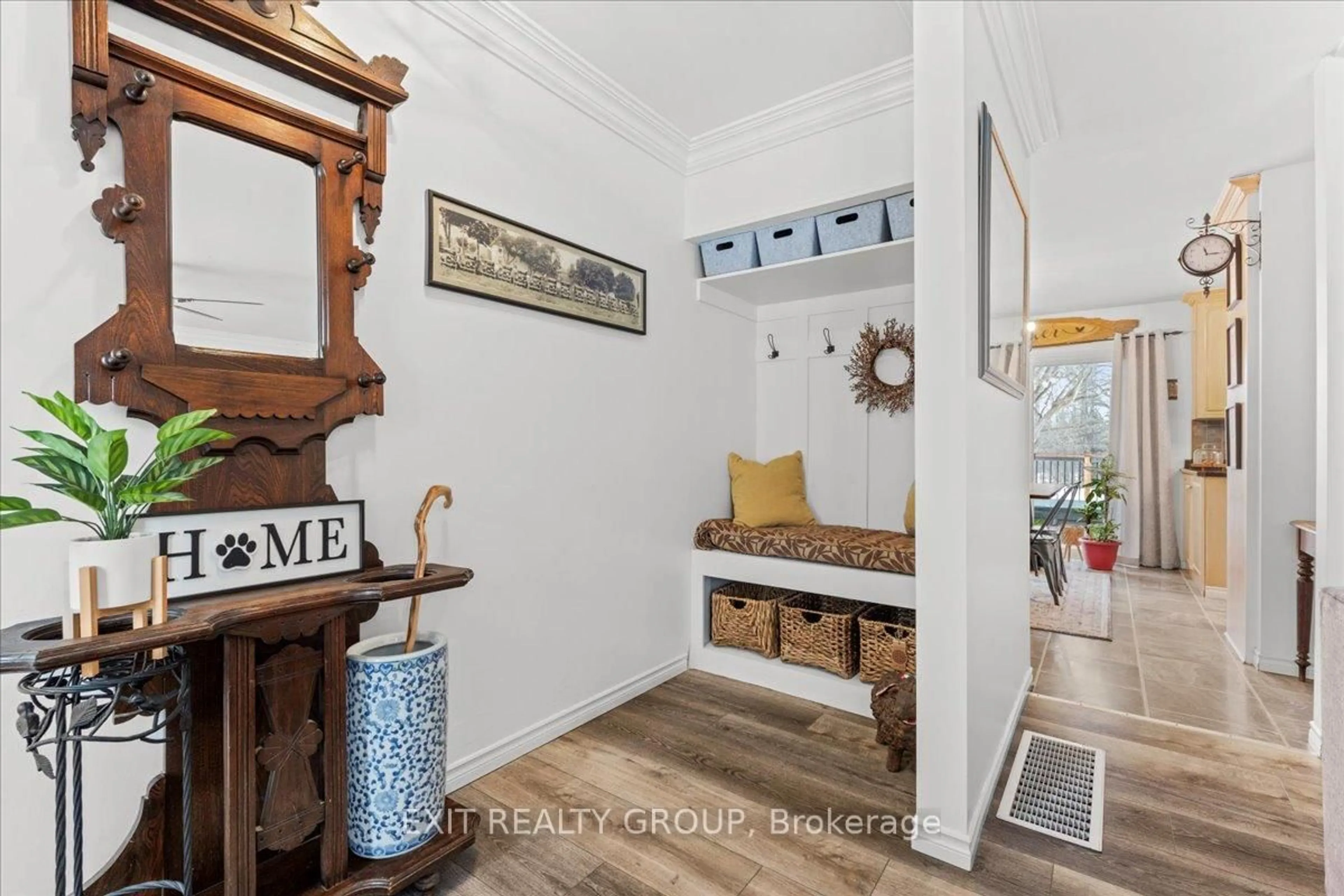 Indoor entryway for 40 St Marks Rd, Limoges Ontario K0K 2M0