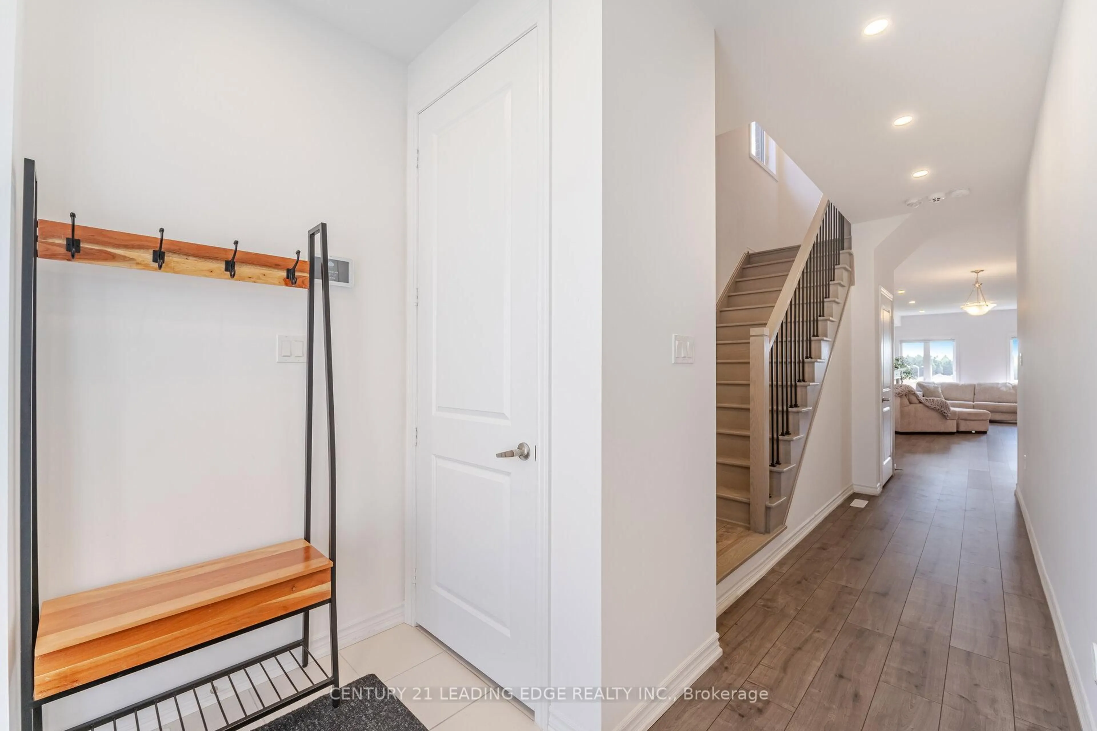 Indoor entryway for 307 Ridley Cres, Southgate Ontario N0C 1B0