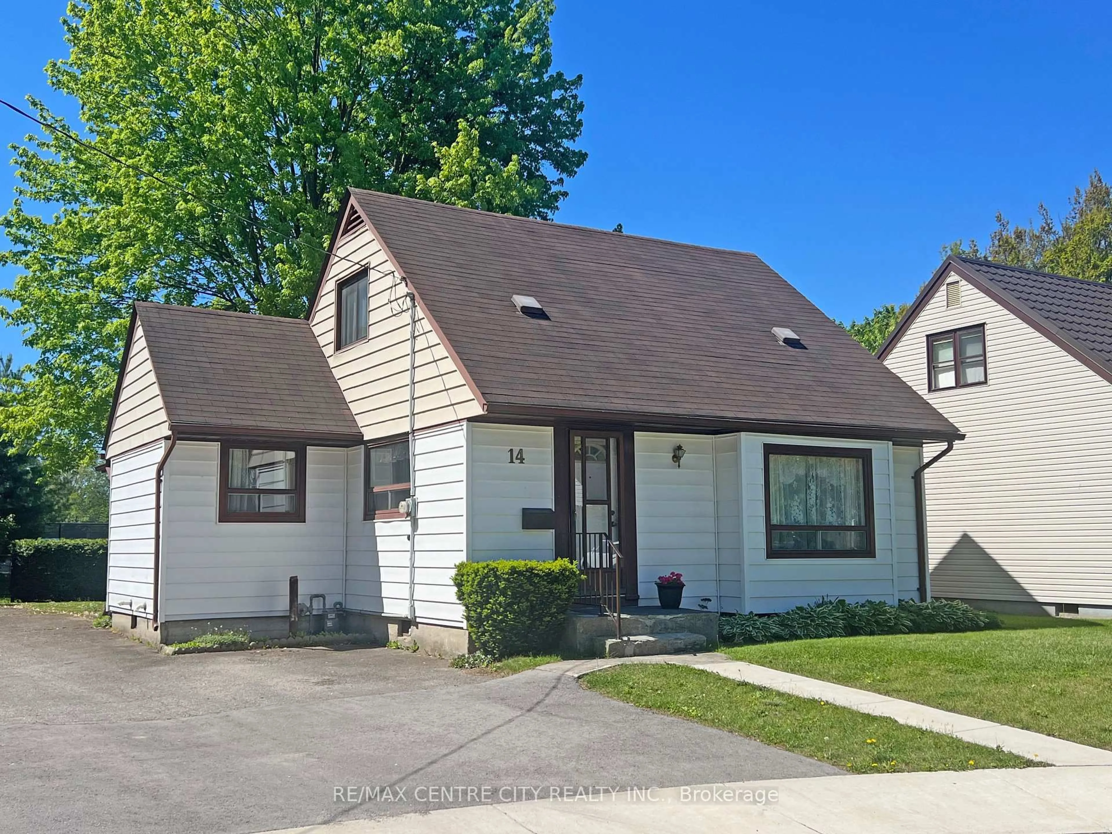 Home with vinyl exterior material, street for 14 Bell Ave, St. Thomas Ontario N5R 1G5