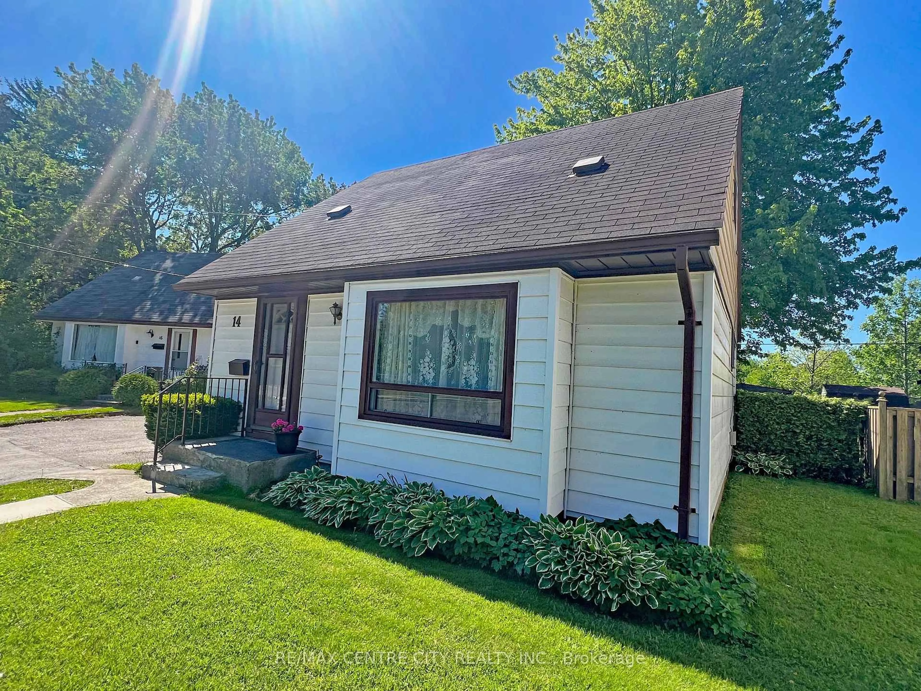 Home with vinyl exterior material, street for 14 Bell Ave, St. Thomas Ontario N5R 1G5