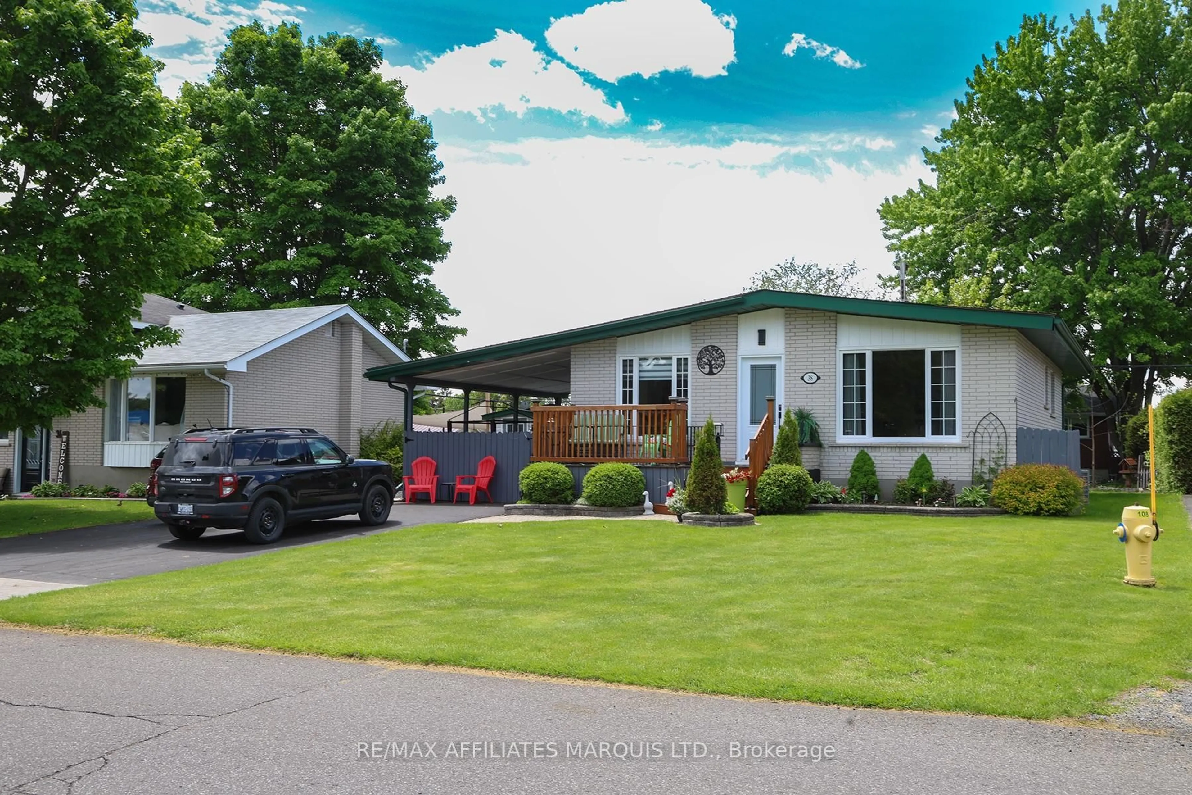 Home with vinyl exterior material, street for 38 Meikle St, South Dundas Ontario K0C 1X0