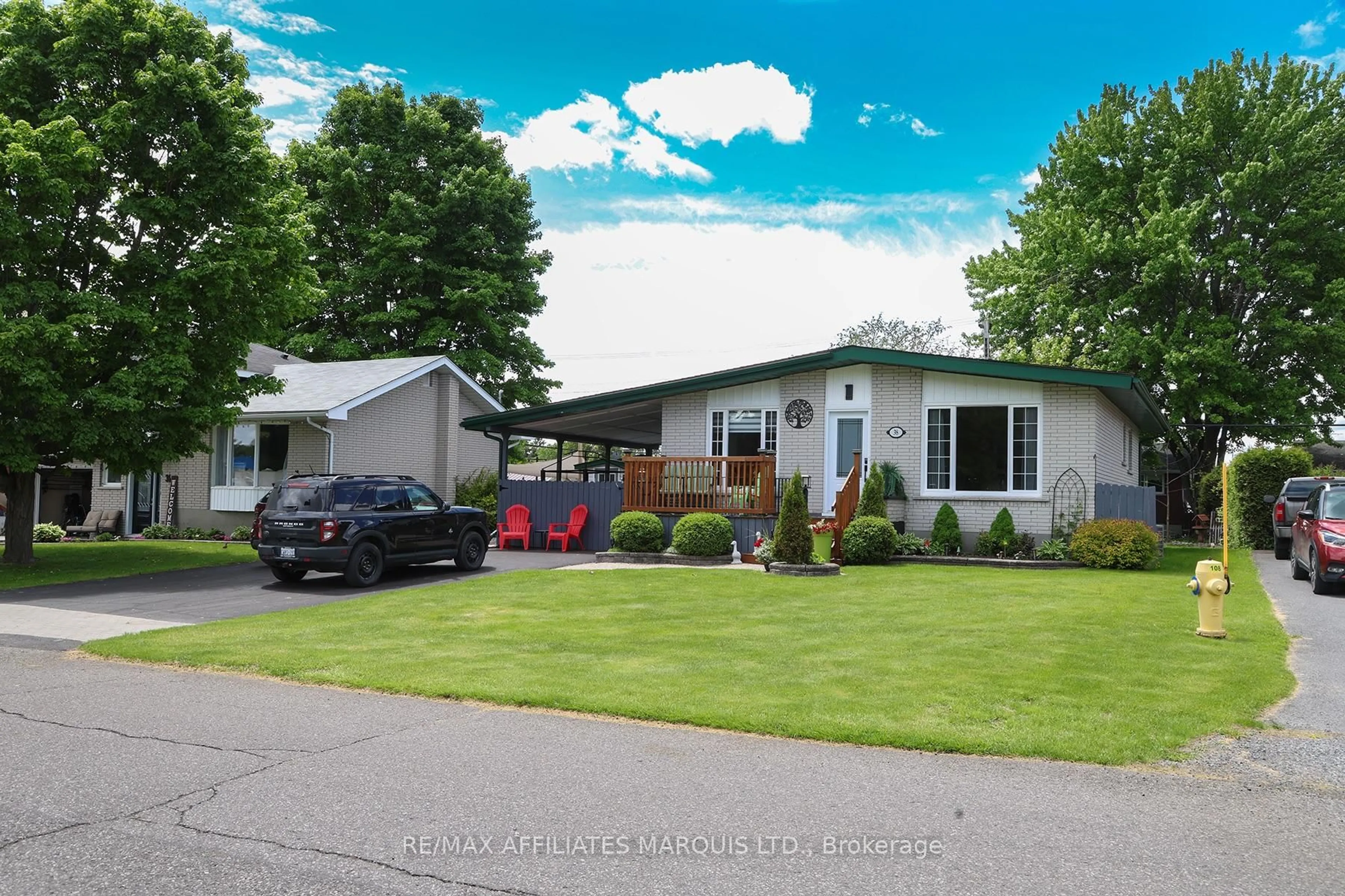 Home with vinyl exterior material, street for 38 Meikle St, South Dundas Ontario K0C 1X0