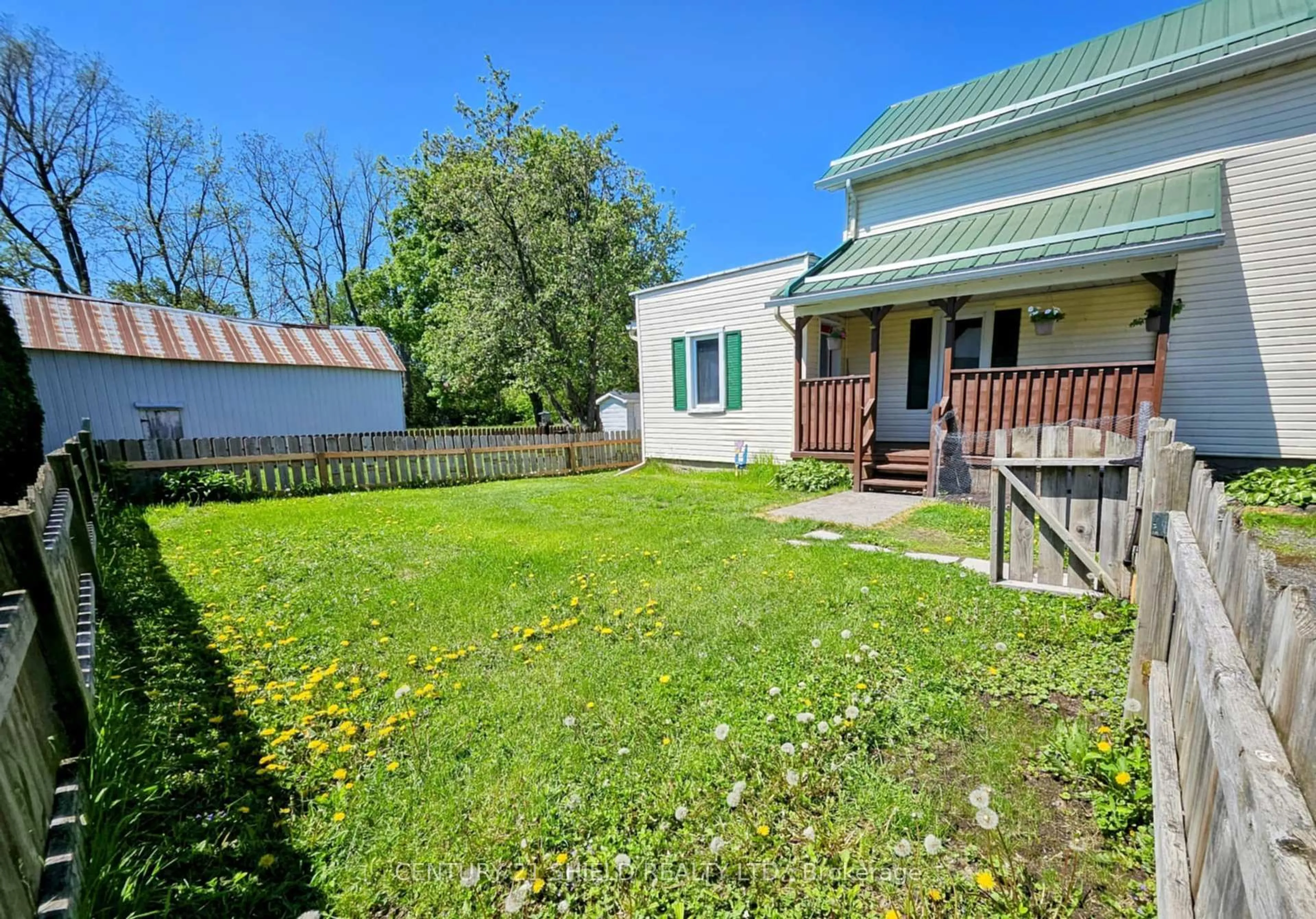Patio, unknown for 46 Joseph St, North Dundas Ontario K0C 1H0