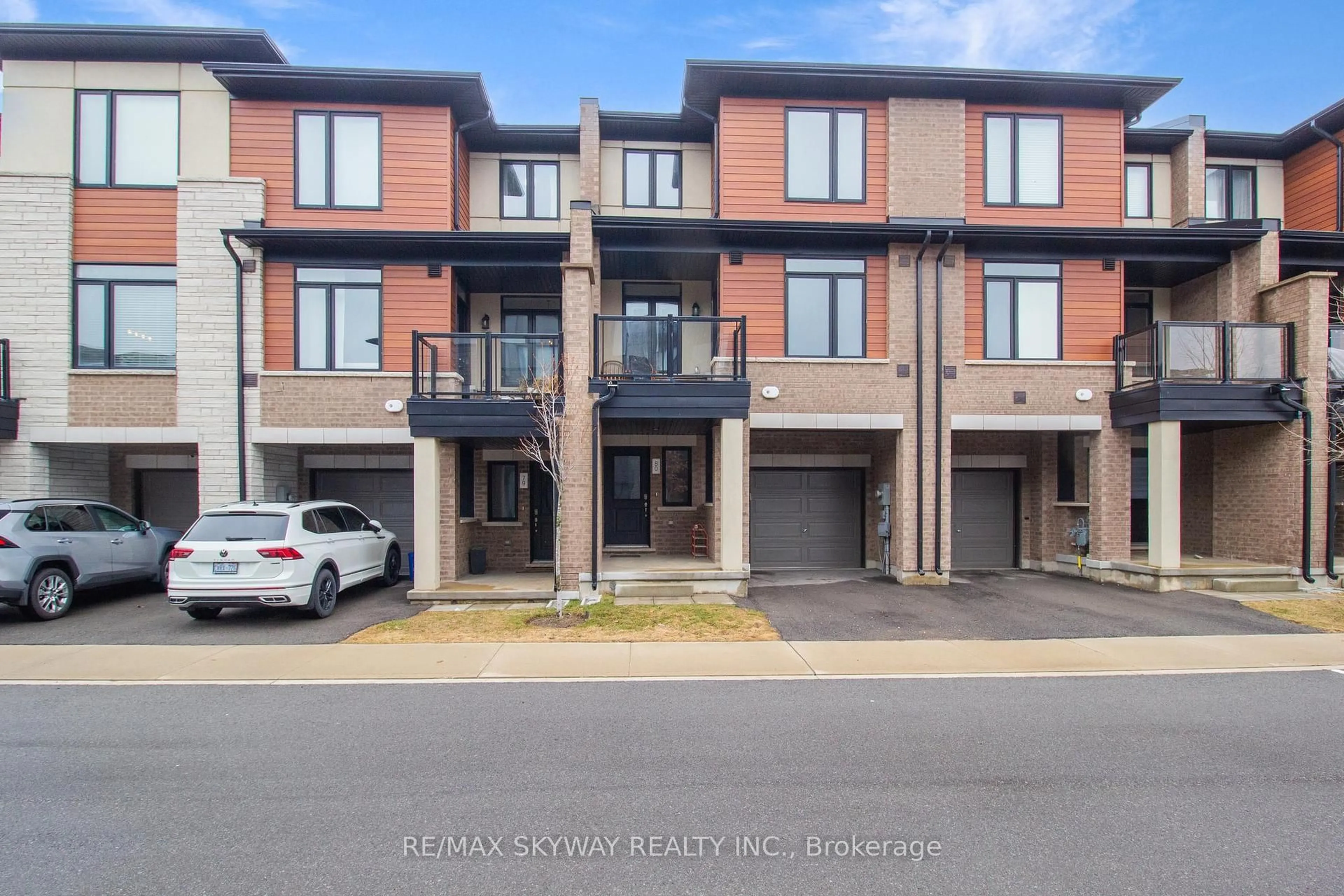 A pic from outside/outdoor area/front of a property/back of a property/a pic from drone, street for 590 North Service Rd #80, Hamilton Ontario L8E 0K5