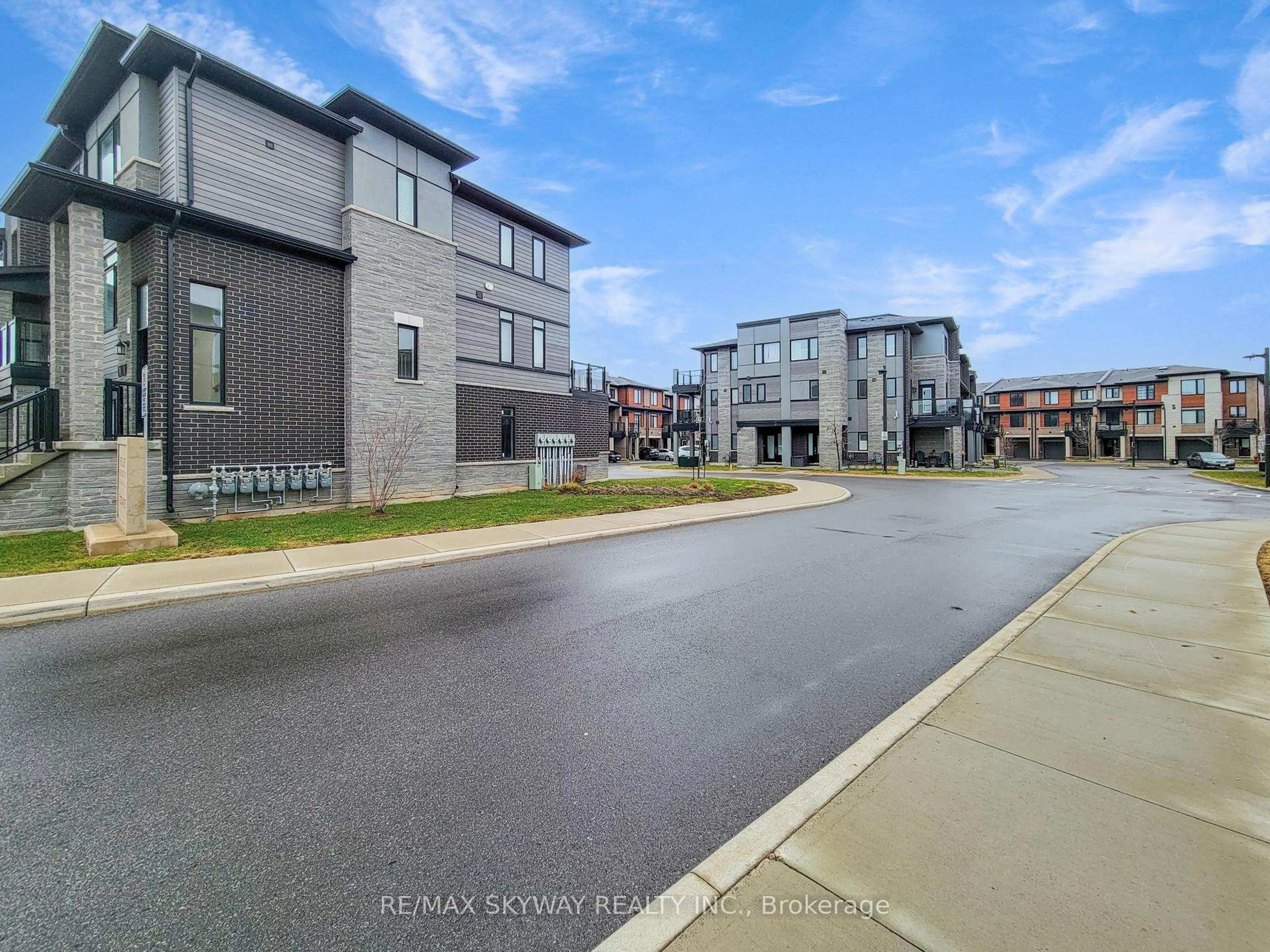 A pic from outside/outdoor area/front of a property/back of a property/a pic from drone, street for 590 North Service Rd #80, Hamilton Ontario L8E 0K5