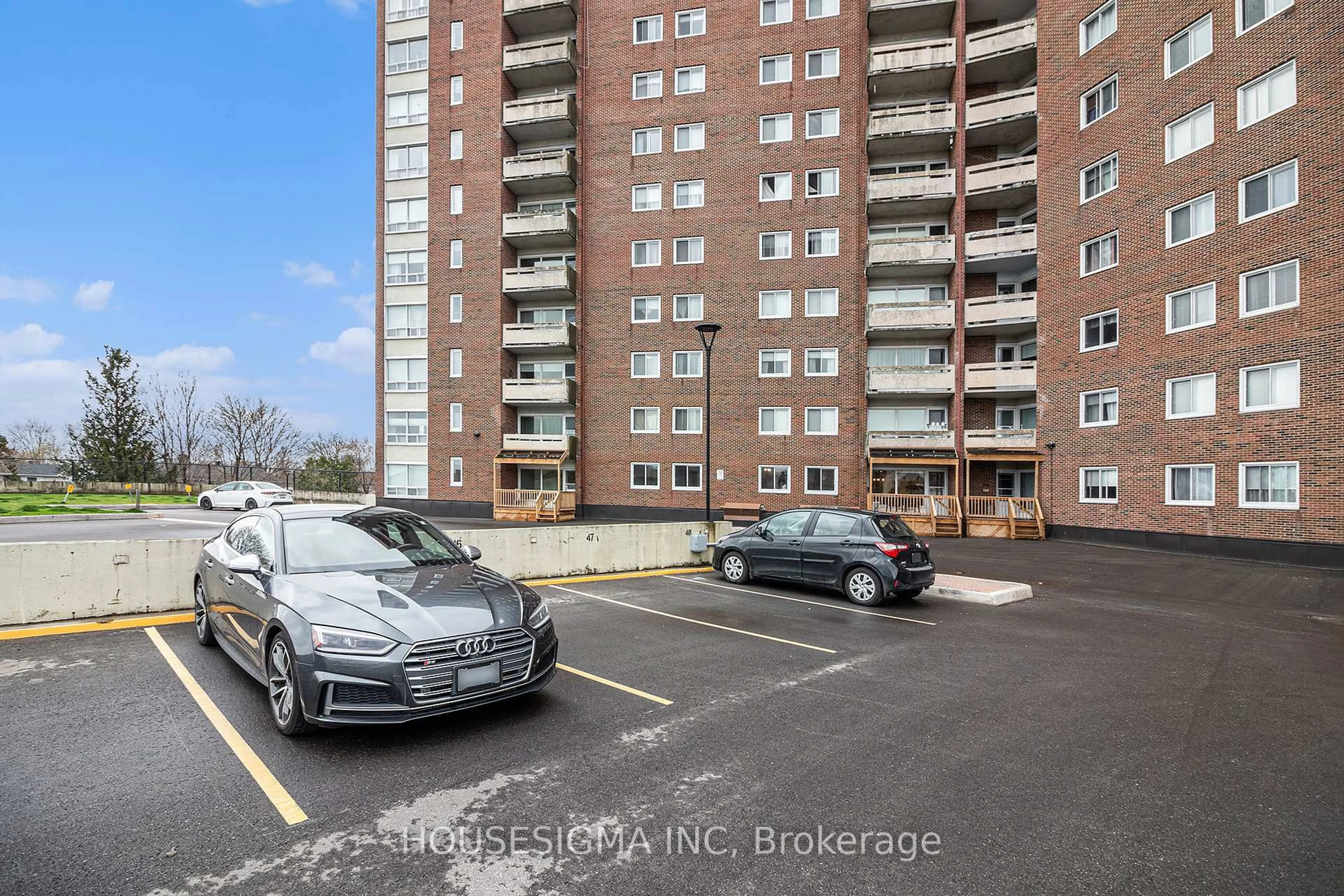 A pic from outside/outdoor area/front of a property/back of a property/a pic from drone, street for 915 Elmsmere Rd #113, Ottawa Ontario K1J 8H8