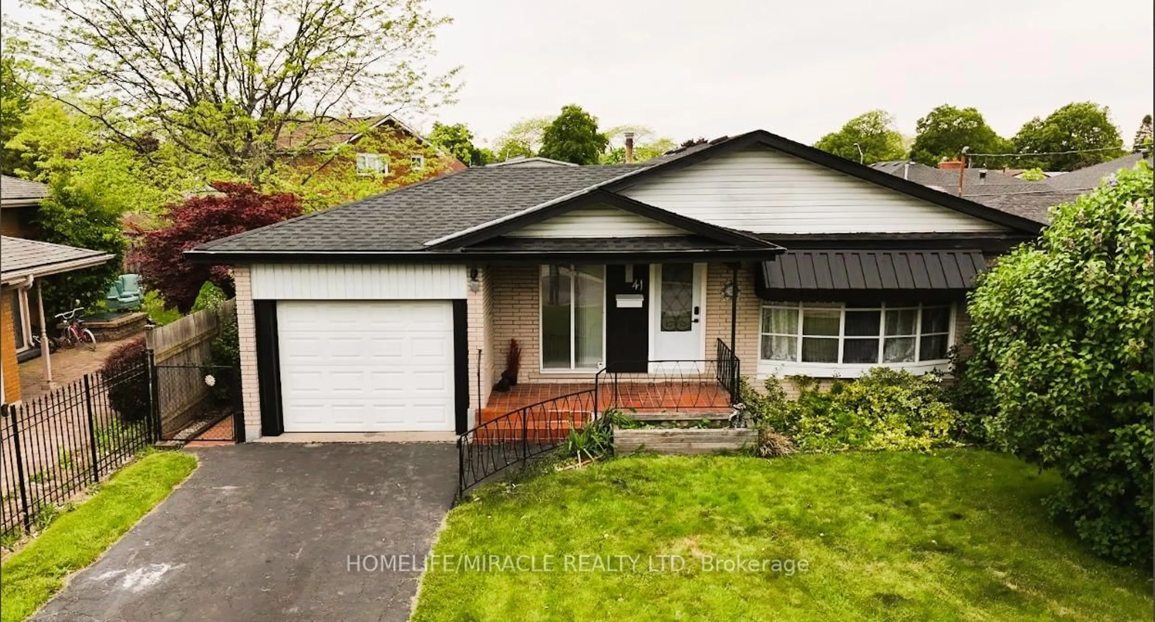 Home with vinyl exterior material, street for 41 Grande Ave, Hamilton Ontario L8G 2C9