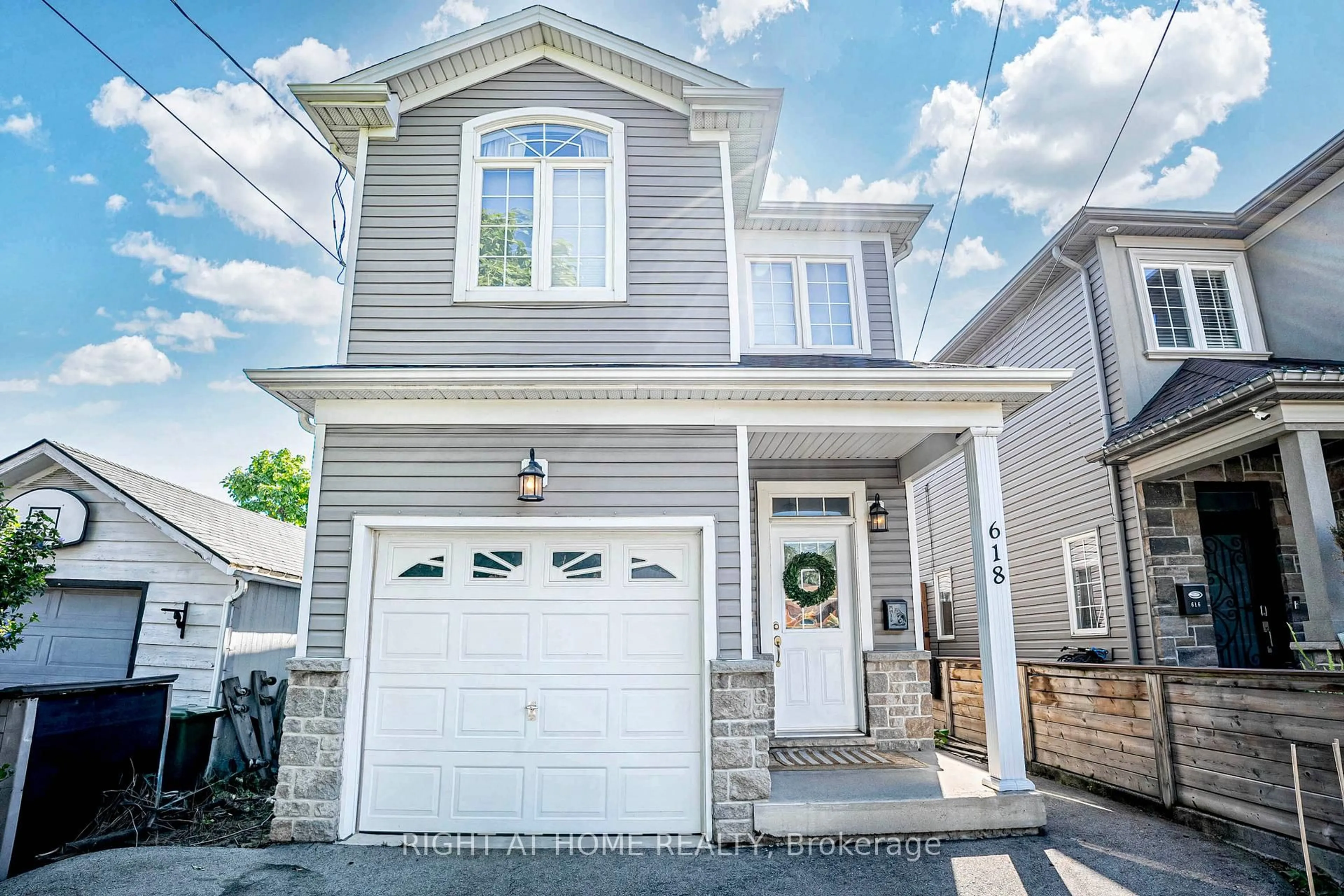 Home with vinyl exterior material, street for 618 Knox Ave, Hamilton Ontario L8H 6K3