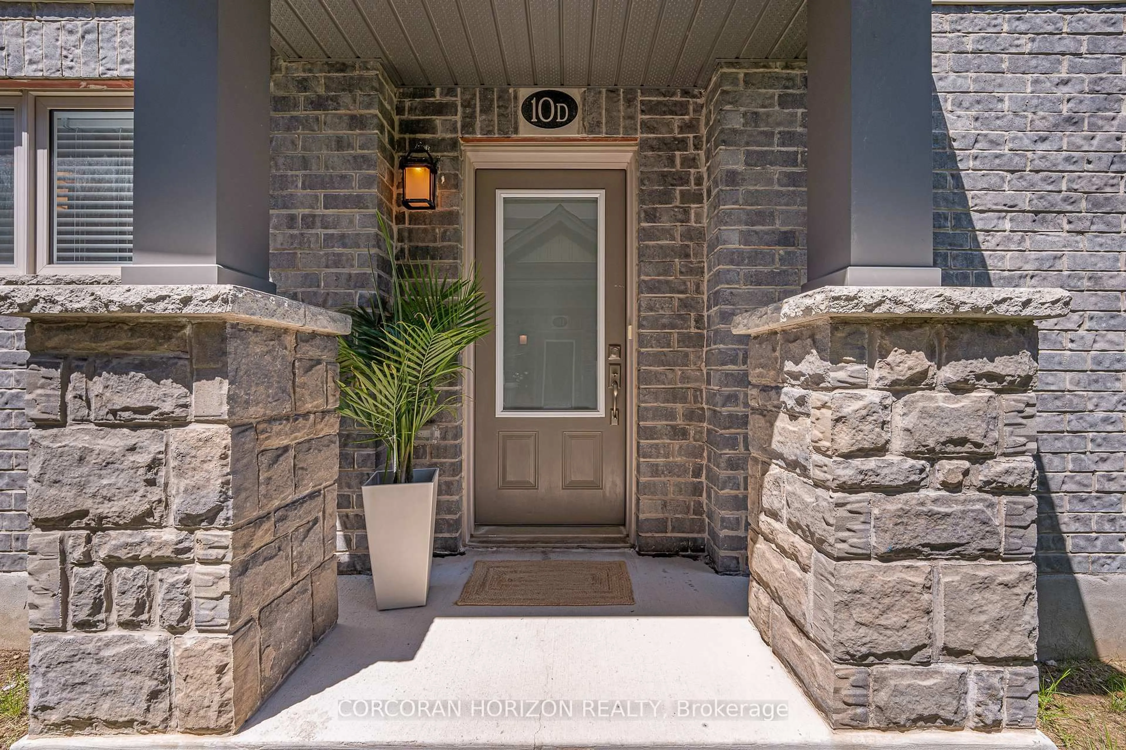 Indoor entryway for 115 South Creek Dr #10D, Kitchener Ontario N2P 0H2