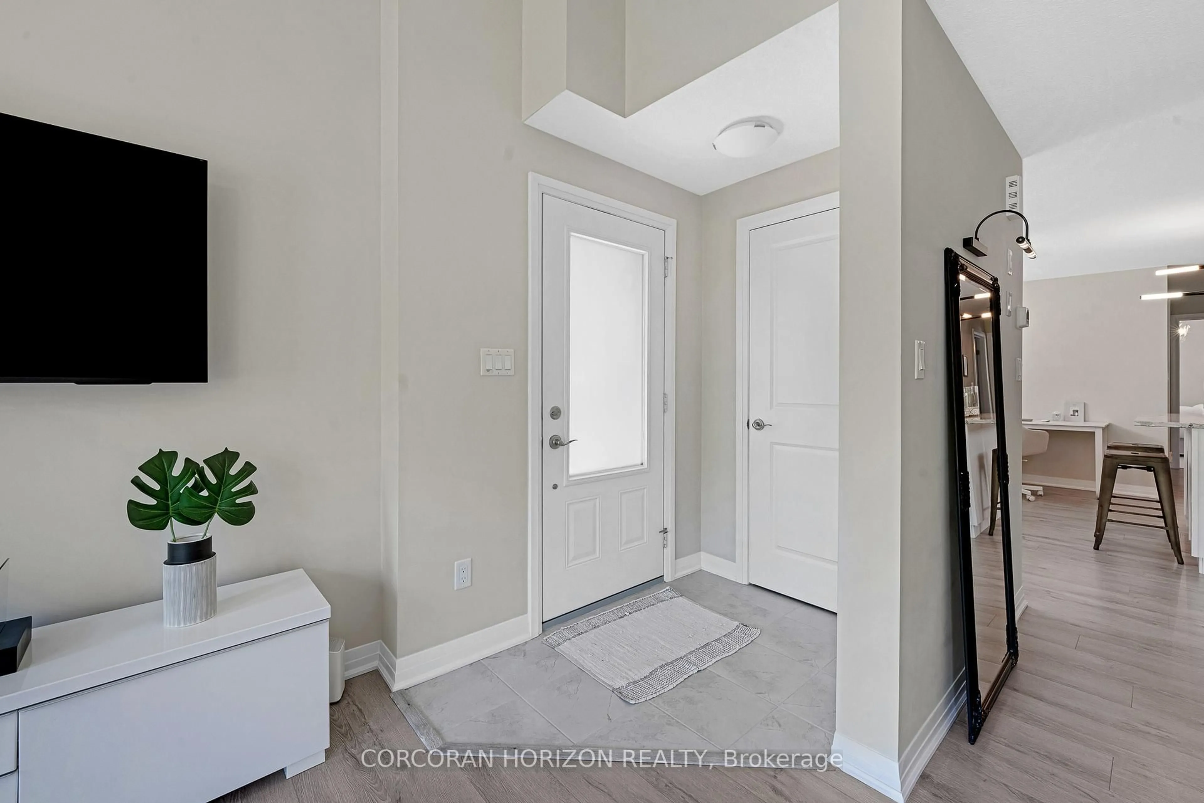 Indoor entryway for 115 South Creek Dr #10D, Kitchener Ontario N2P 0H2