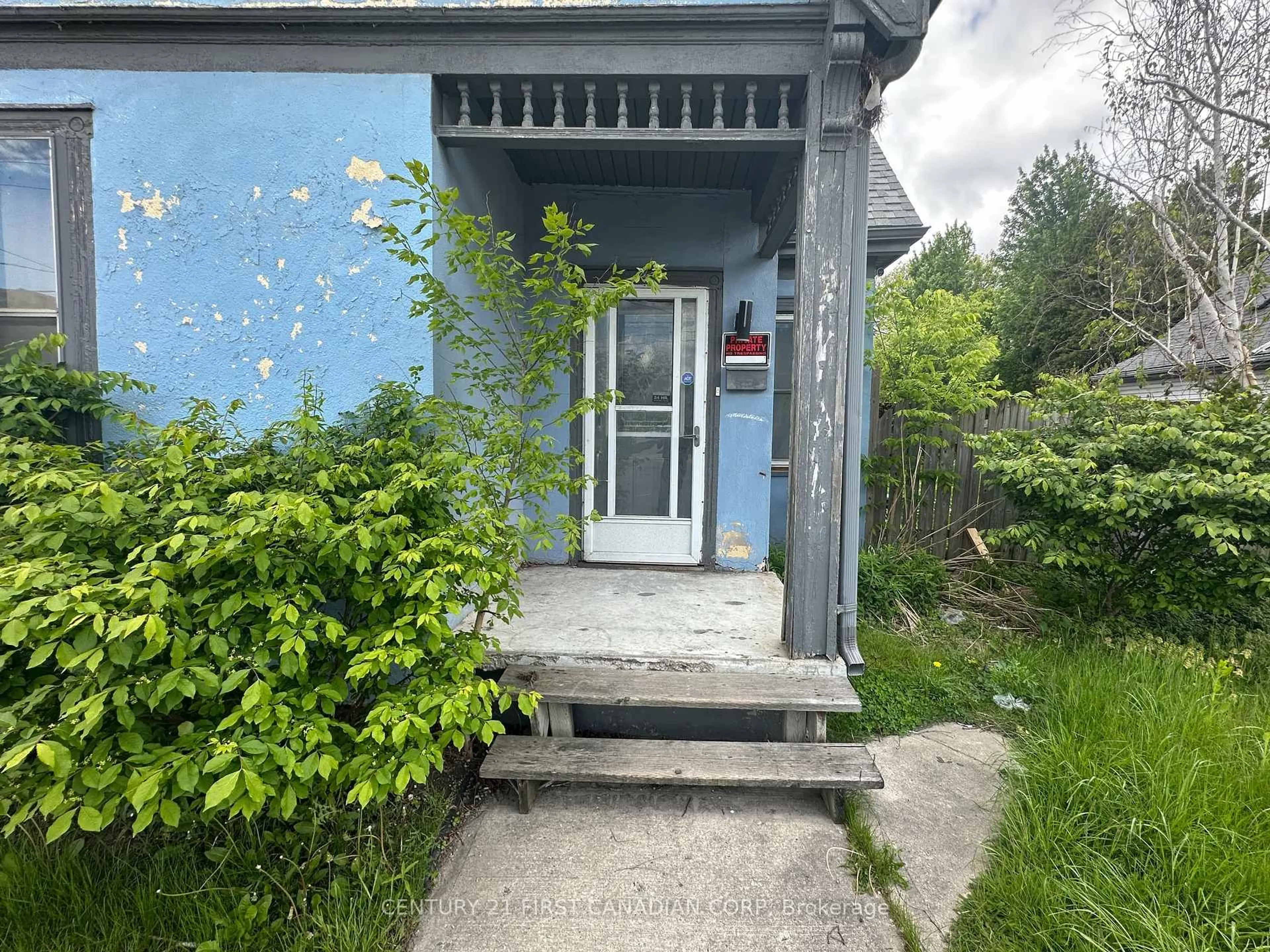 Unknown for 107 Adelaide St, London East Ontario N6B 3G7