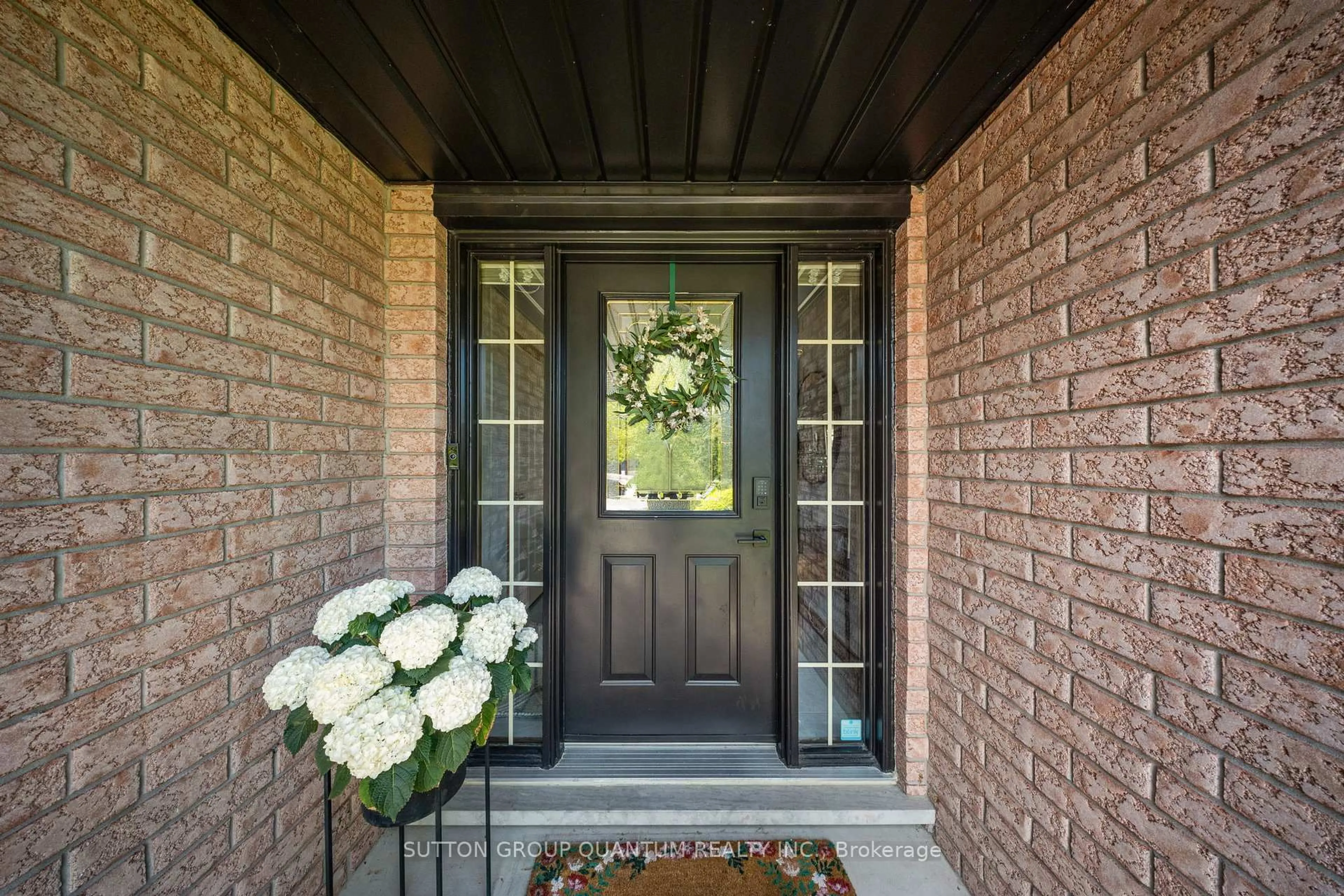 Indoor entryway for 95 Gatestone Dr, Hamilton Ontario L8J 2V1
