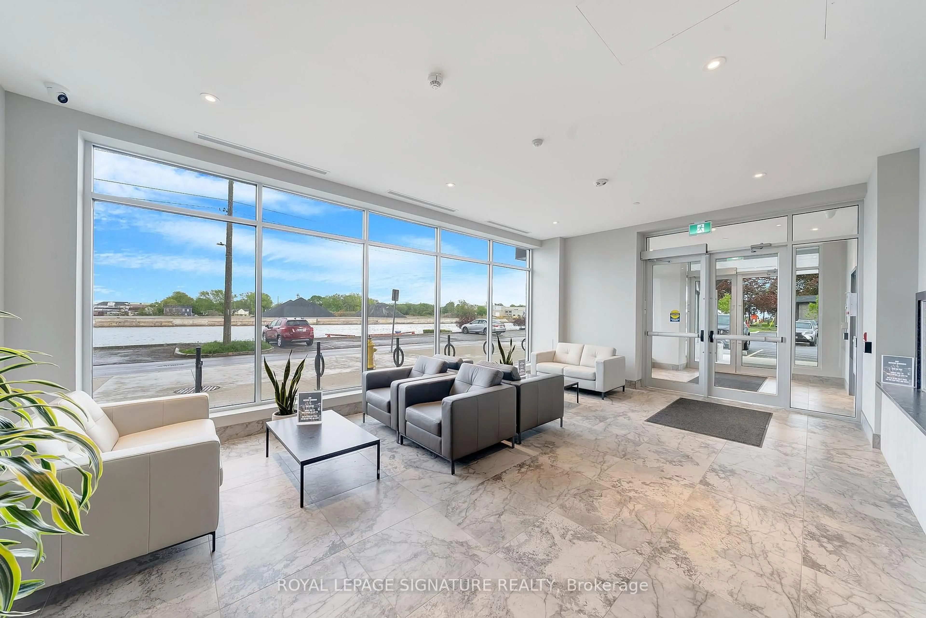 Lobby for 118 West St #502, Port Colborne Ontario L3K 4C9