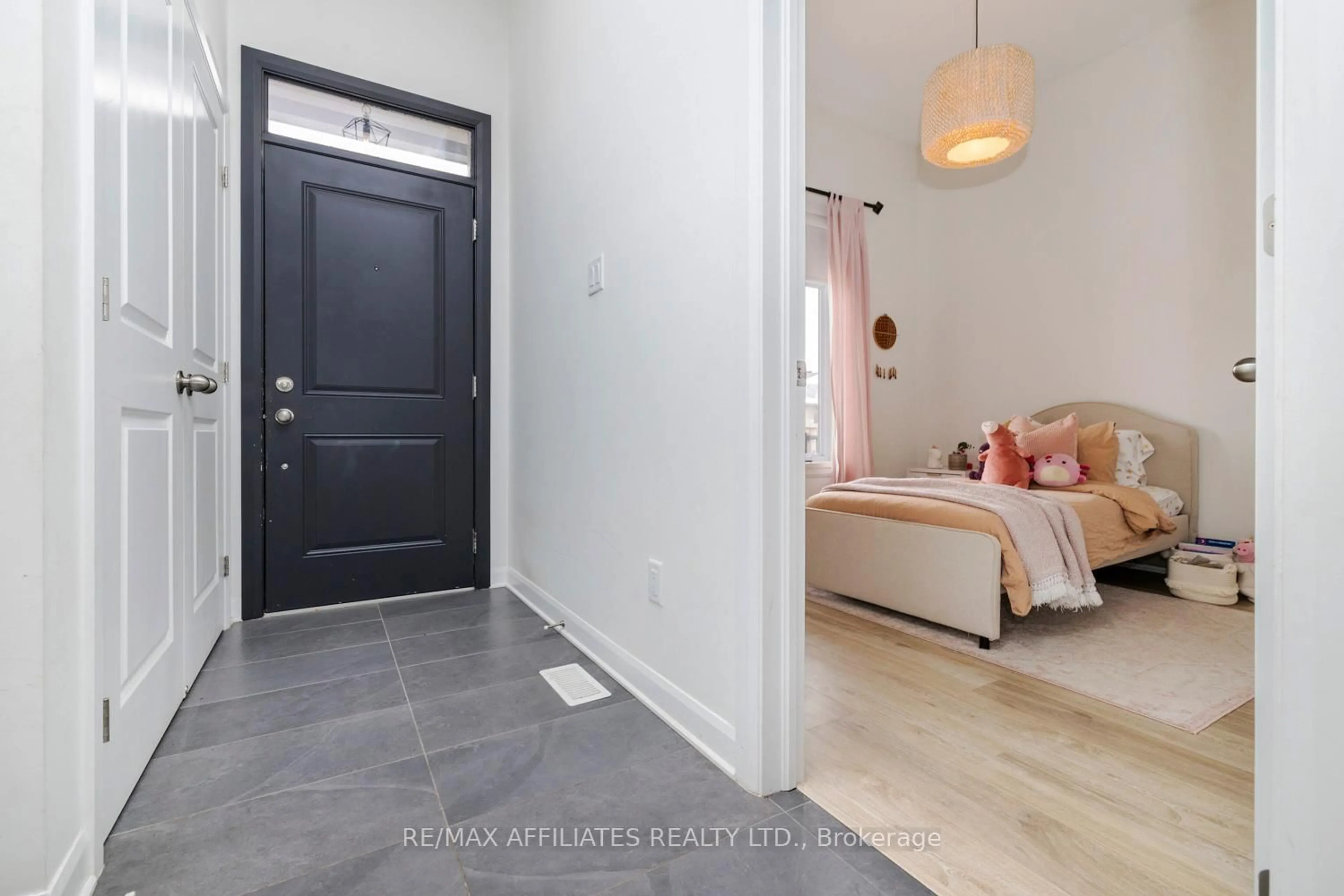 Indoor entryway for 20 Elmer West St, Almonte Ontario K0A 1A0