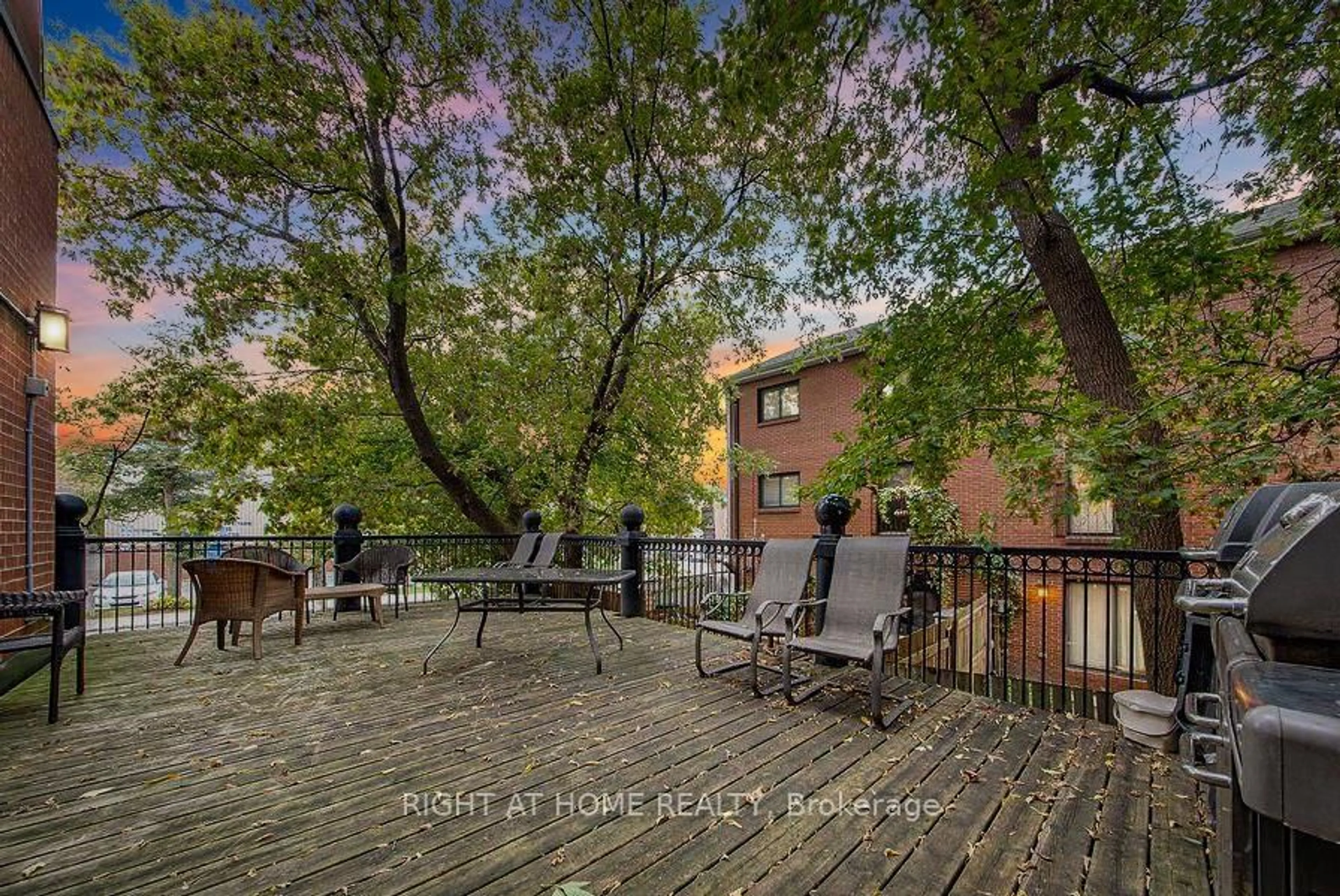 Patio, street for 313 St Patrick St ##H, Ottawa Ontario K1N 5K6