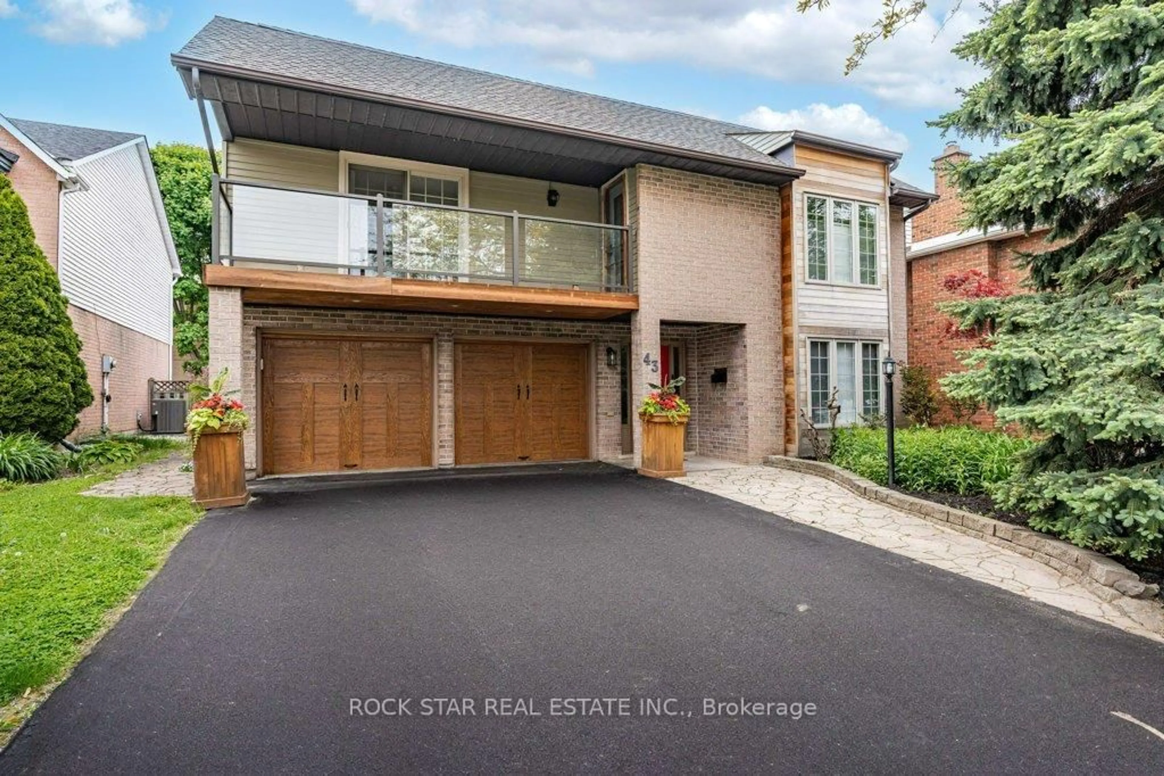 Home with brick exterior material, street for 43 OCEANIC Dr, Hamilton Ontario L8E 4H4